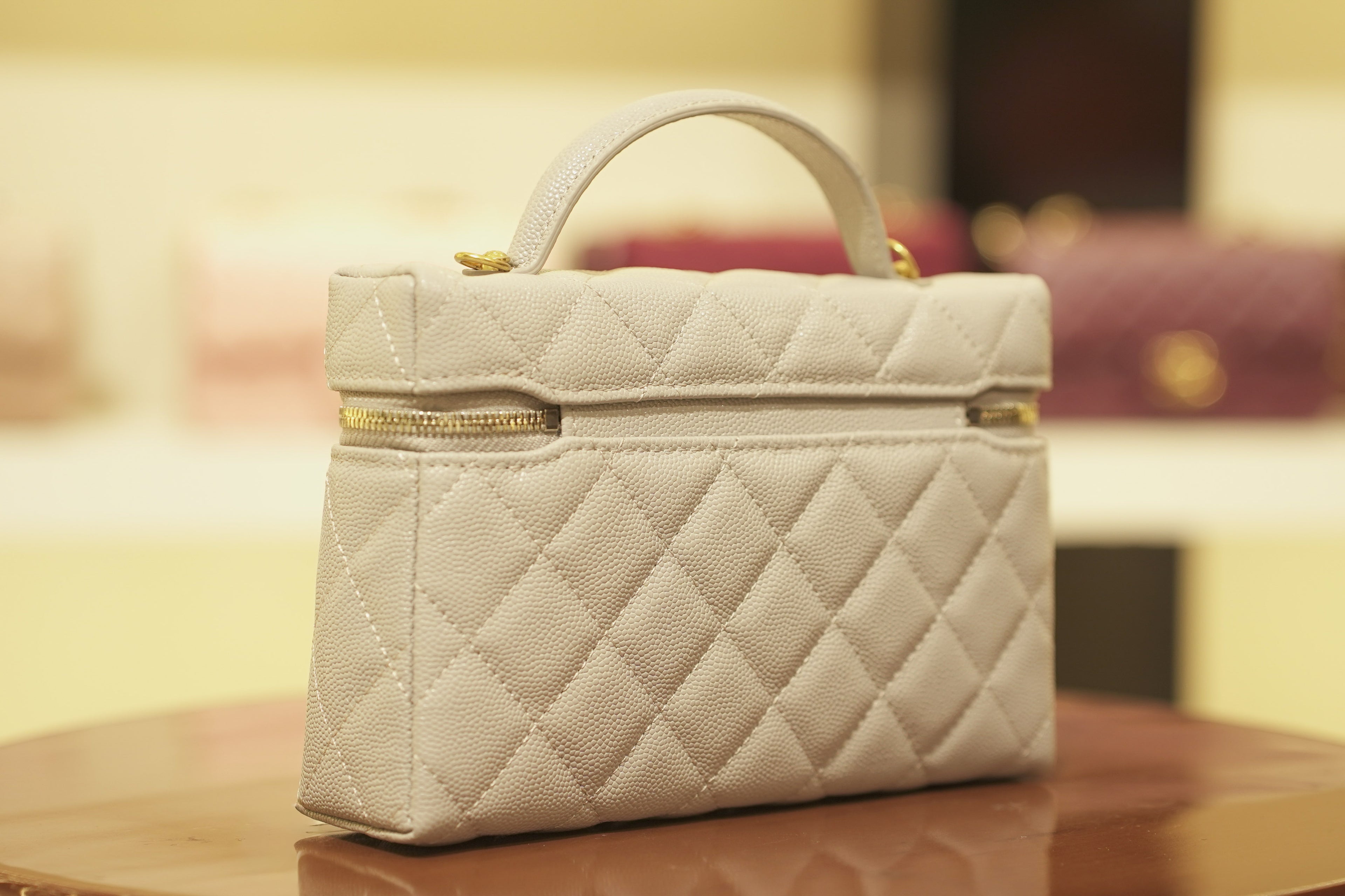 Chanel | Vanity Medium – Caviar Leather – Grey – Gold Hardware