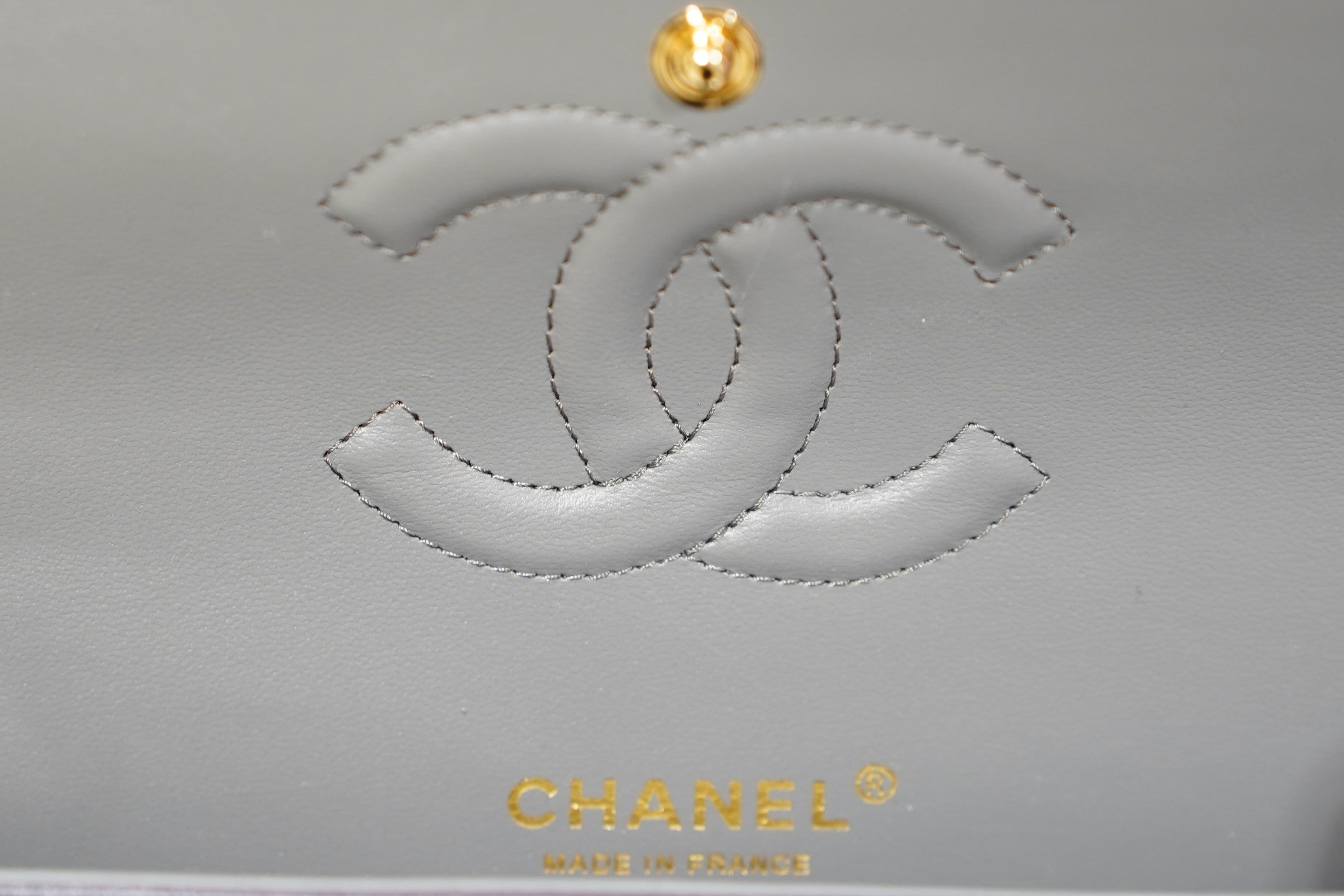 Chanel | Classic Flap Bag – Medium – Lambskin – Grey – Gold Hardware