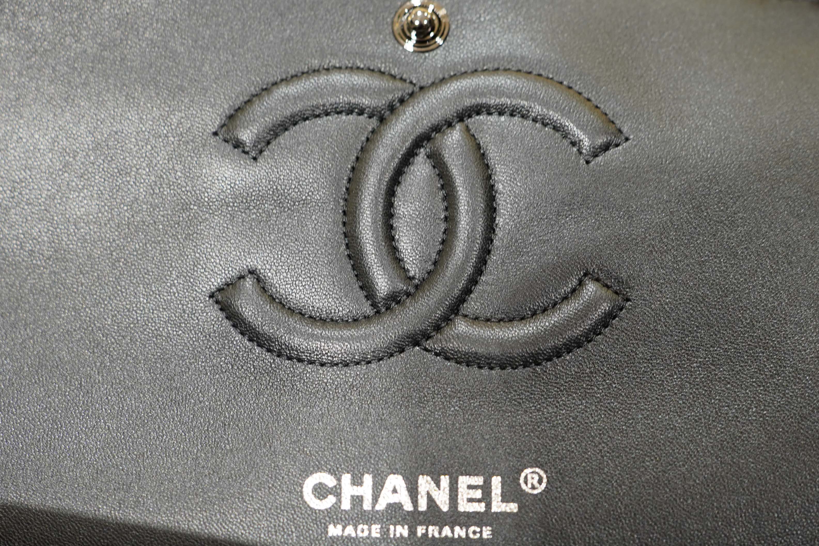 Chanel | Classic Flap Bag – Medium – Tweed – Multicolor – Black Hardware