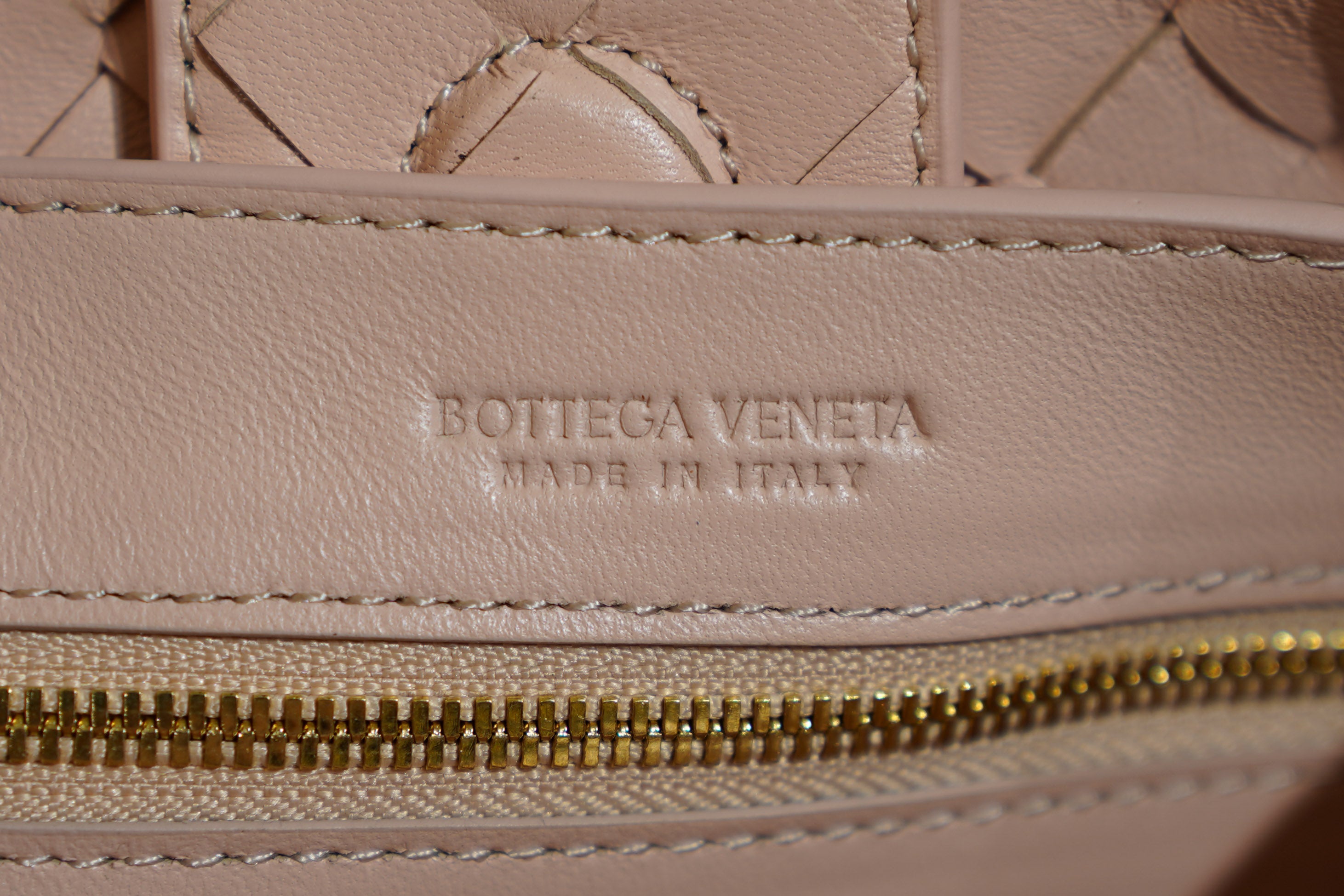 Bottega Veneta | Andiamo – Leather – Blush – Gold Hardware