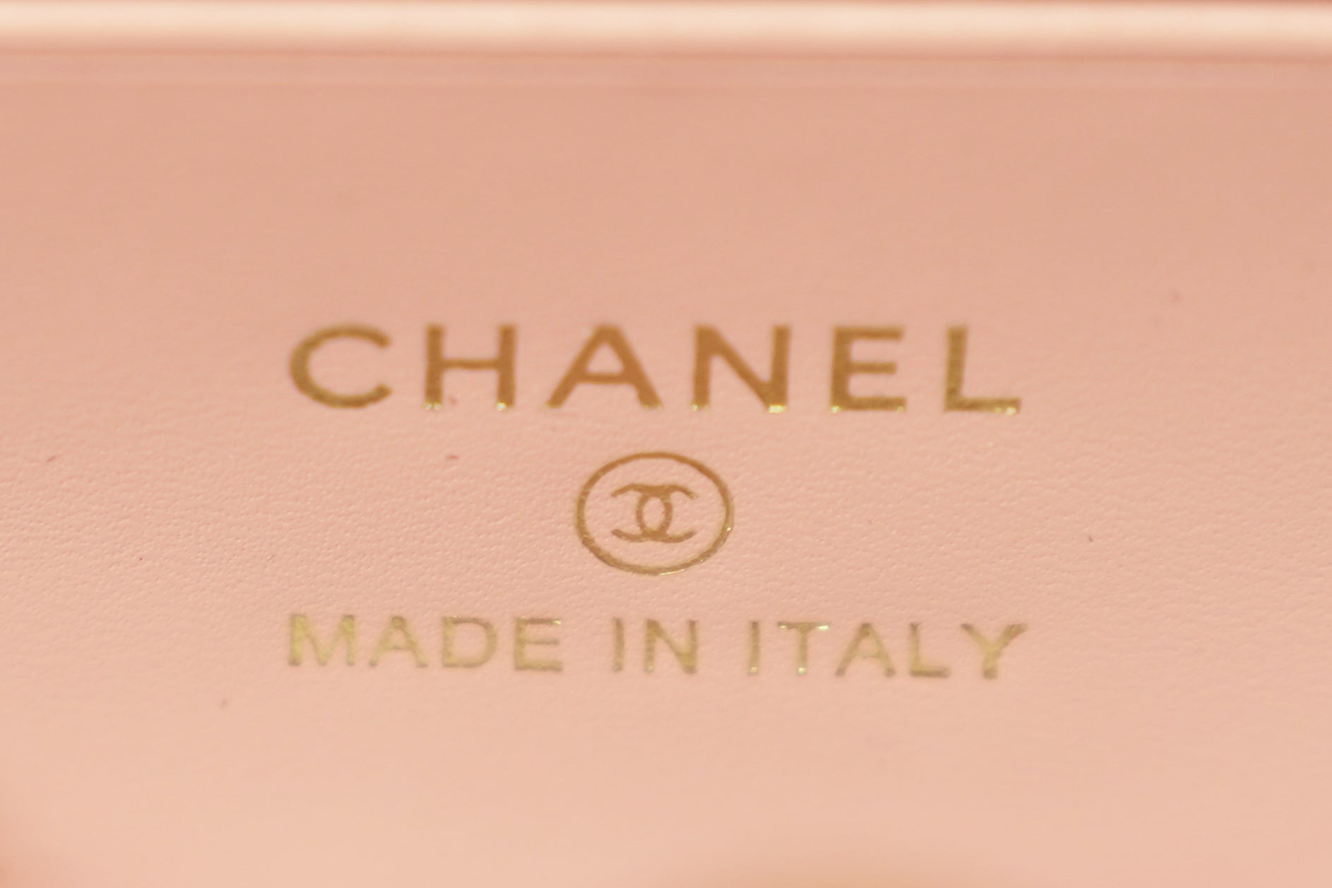 Chanel | Vanity Medium – Caviar Leather – Pink – Gold Hardware