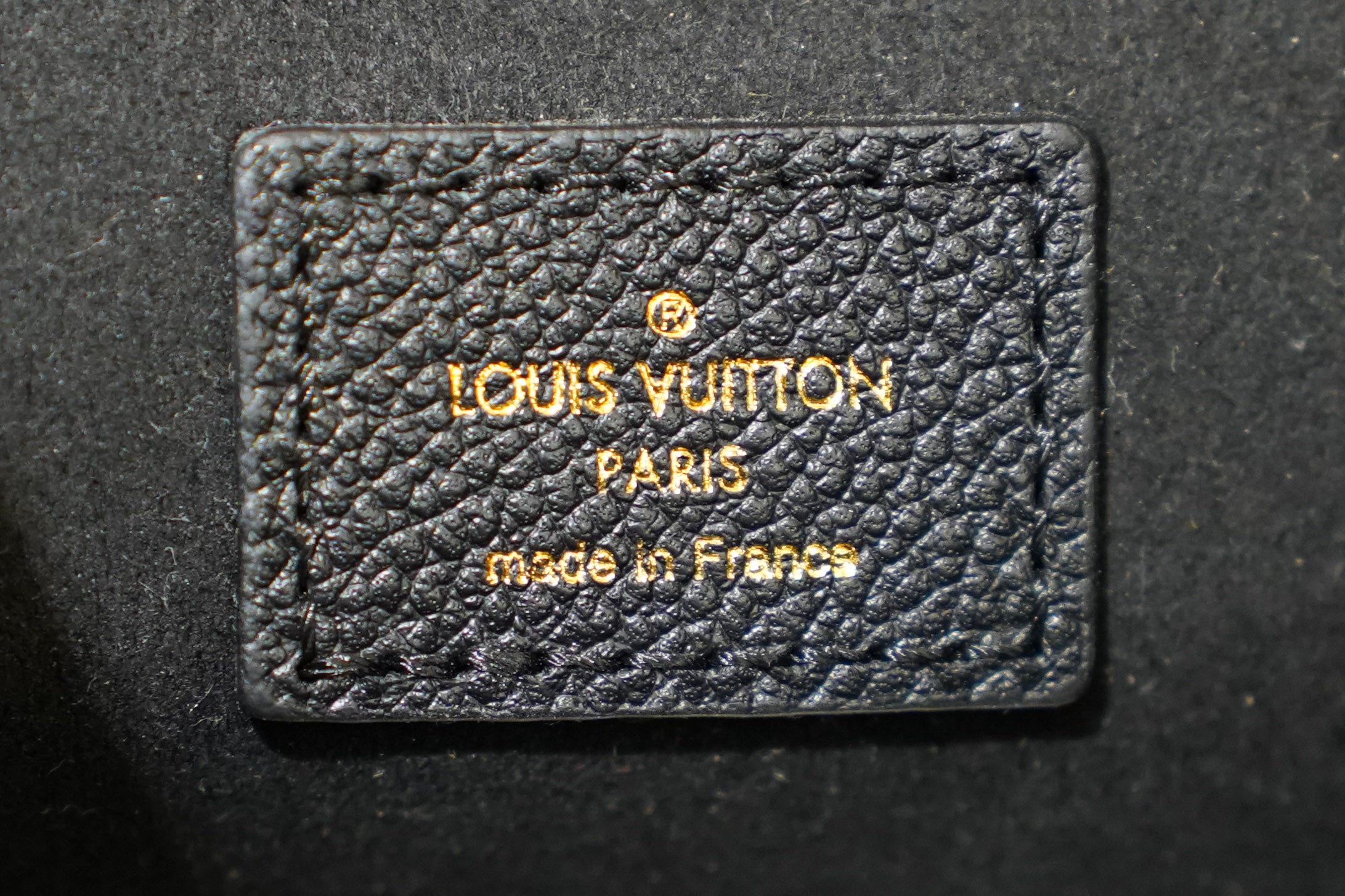 Louis Vuitton | Capucines – Leather – Black – Gold Hardware