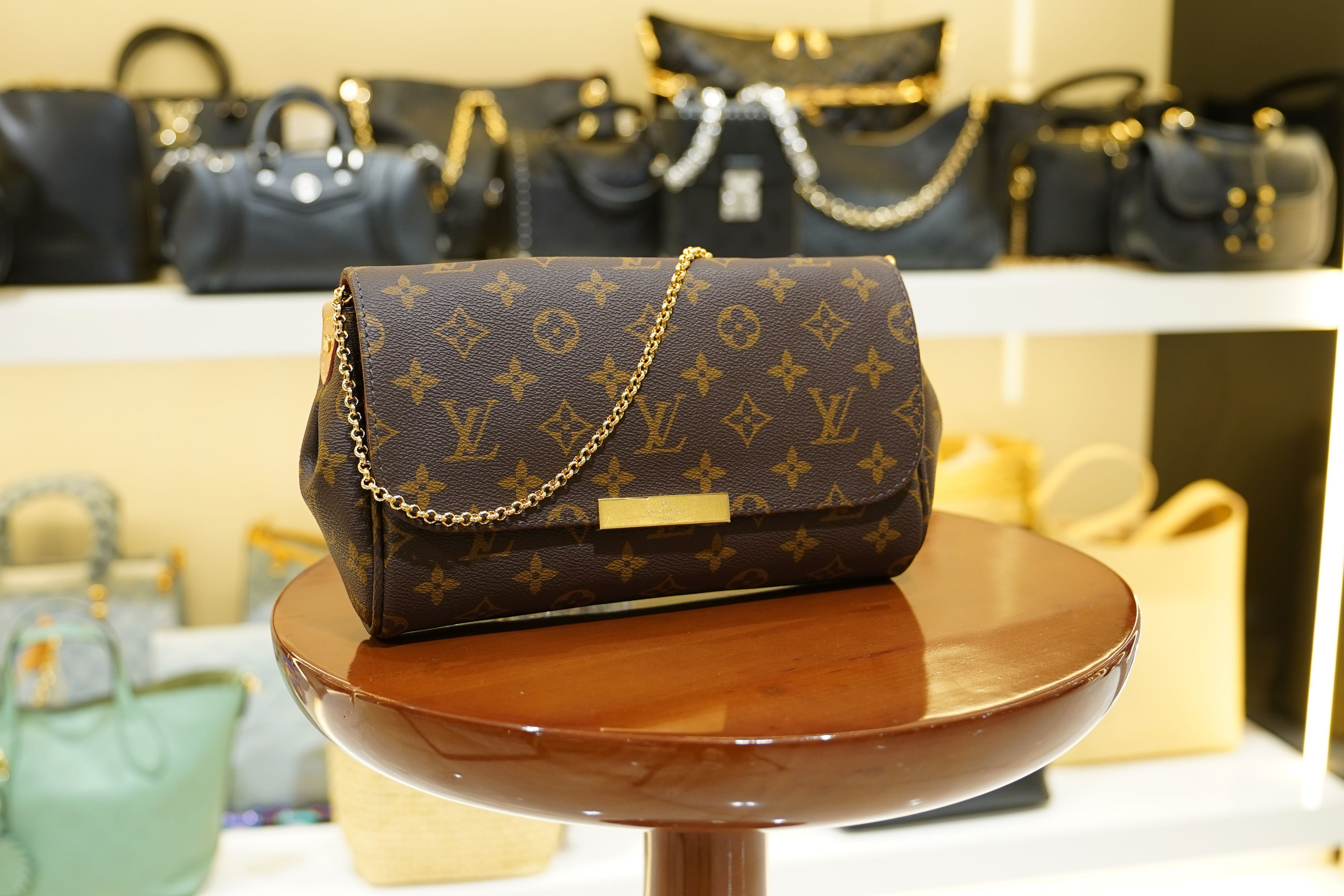Louis Vuitton | Pochette Metis – Canvas – Brown – Gold Hardware