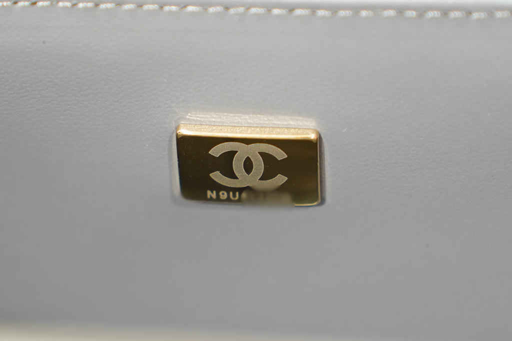 Chanel | Classic Flap Bag – Medium – Lambskin – Grey – Gold Hardware