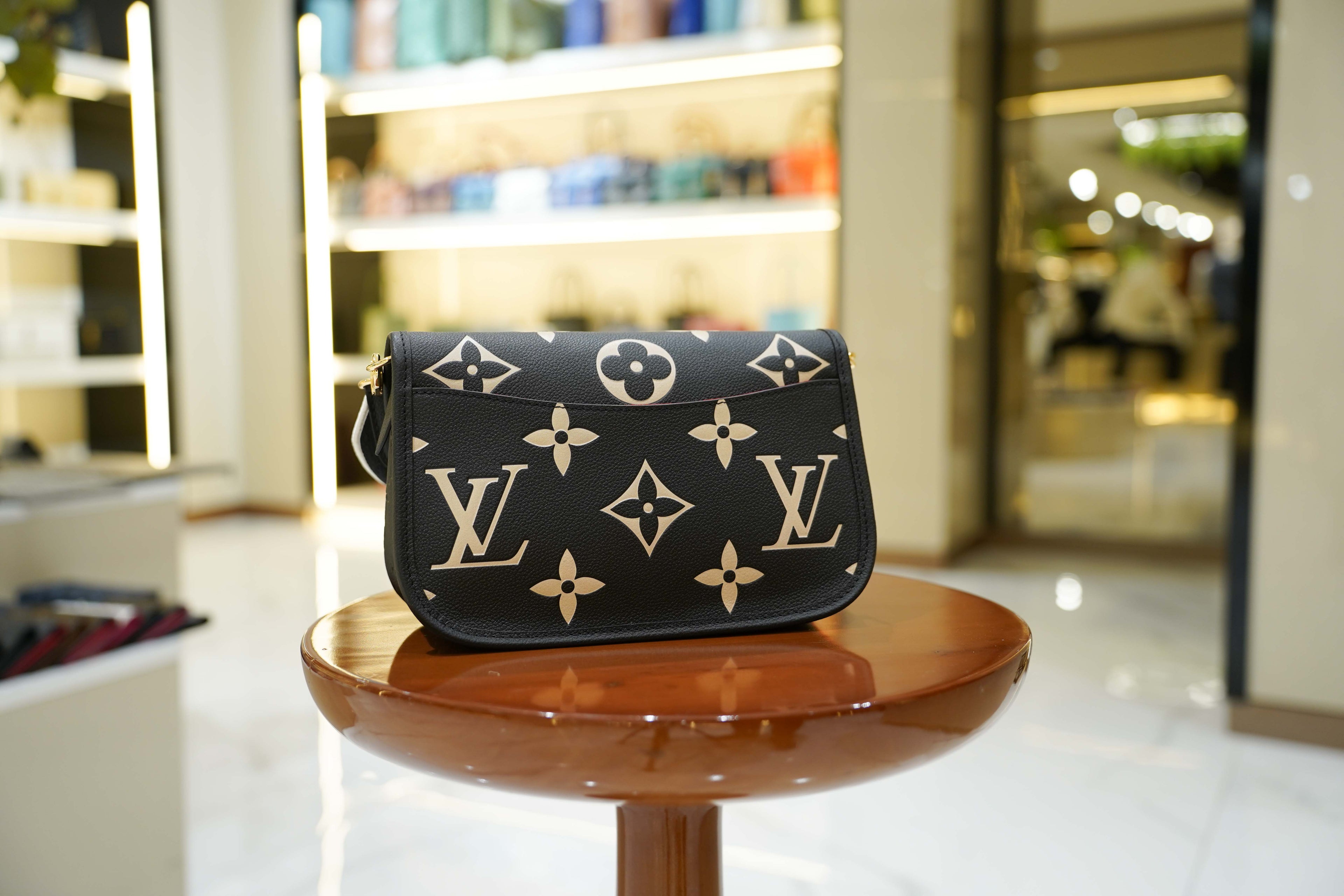 Louis Vuitton | Coussin – Leather – Black – Gold Hardware