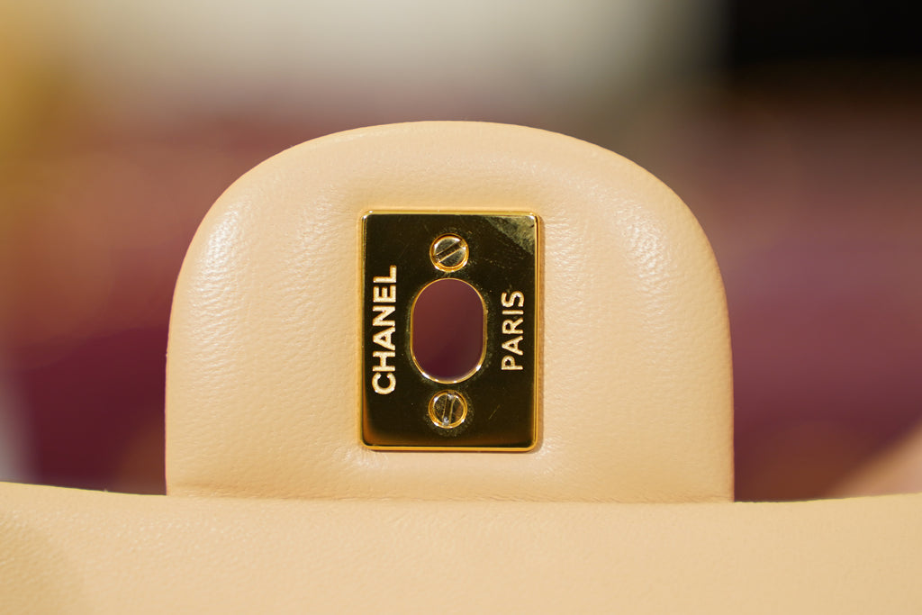 Chanel | Klassische Umhängetasche – Mittel – Leder – Beige – Goldene Beschläge