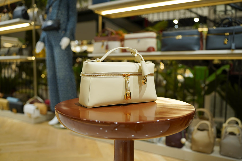 Loro Piana | Extra-Pocket-L19 – Leather – Ivory – Gold Hardware