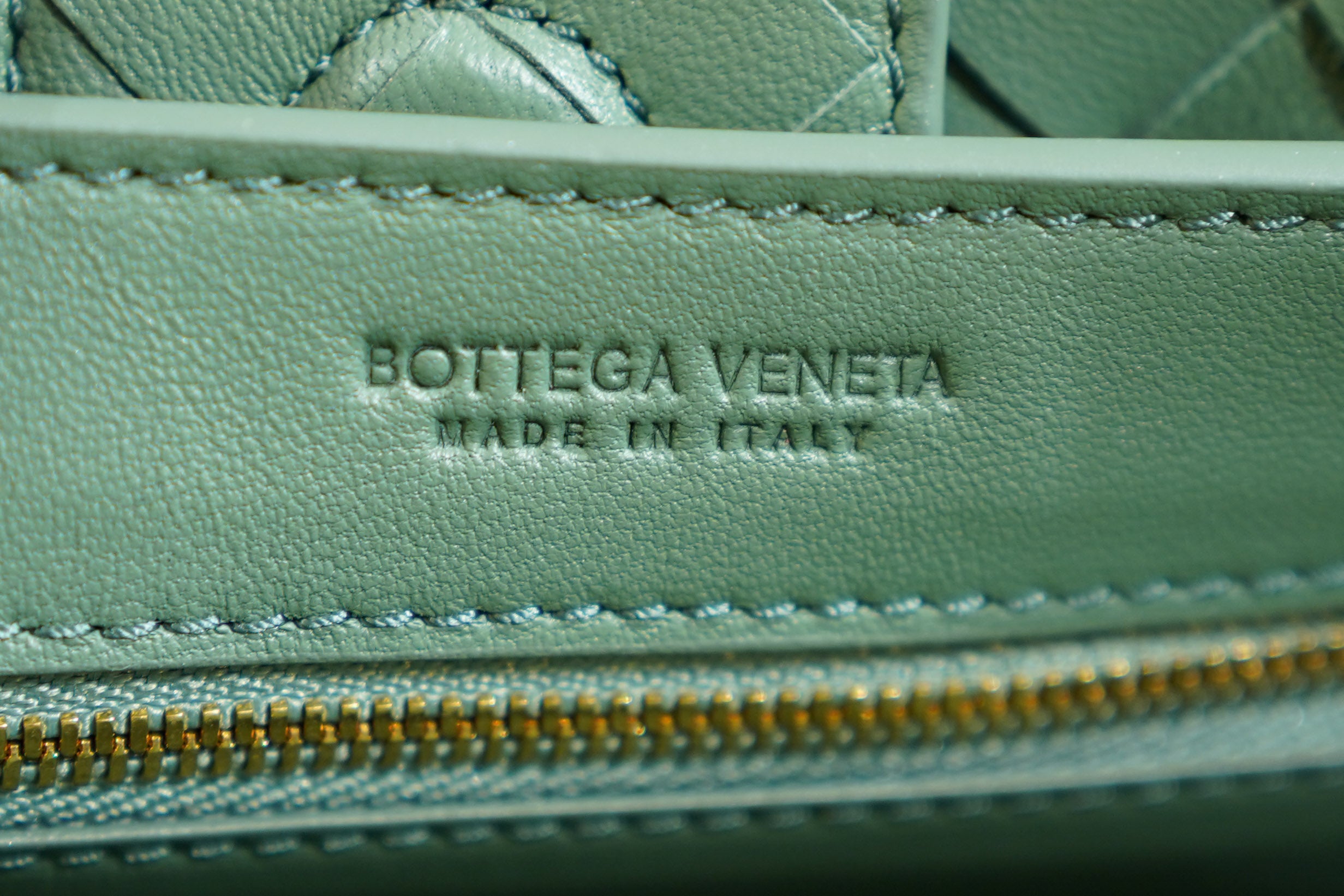 Bottega Veneta | Andiamo – Intrecciato – Verde Pino – Gold Hardware
