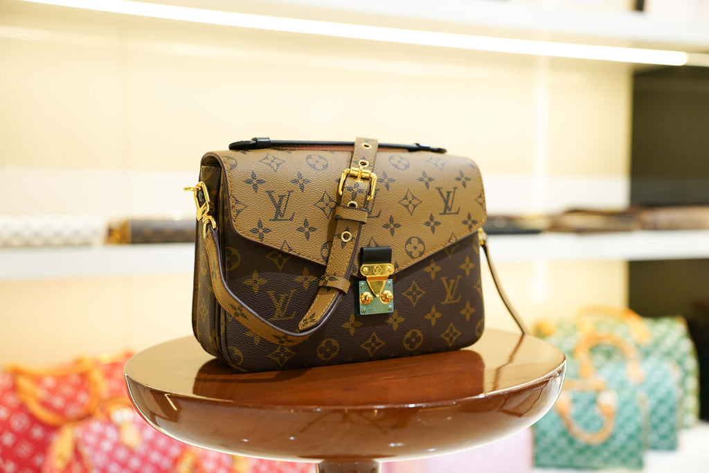Louis Vuitton | Twist – Canvas – Brown – Gold Hardware