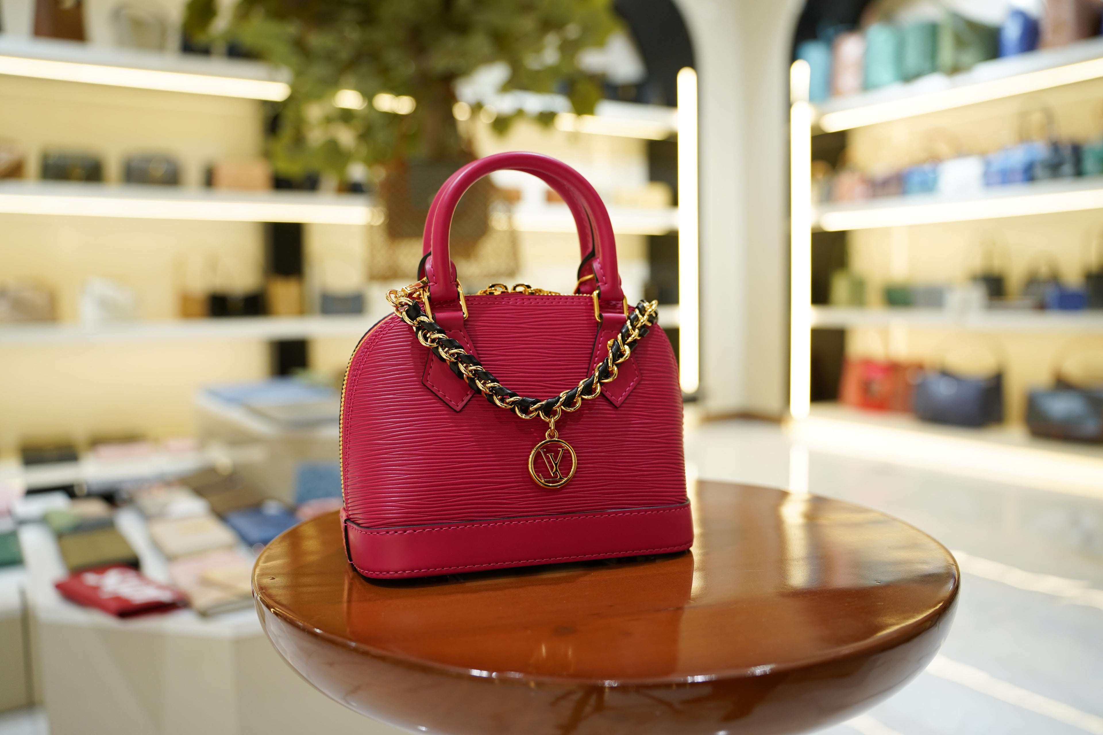 Louis Vuitton | Alma BB – Epi Leather – Fuchsia – Gold Hardware