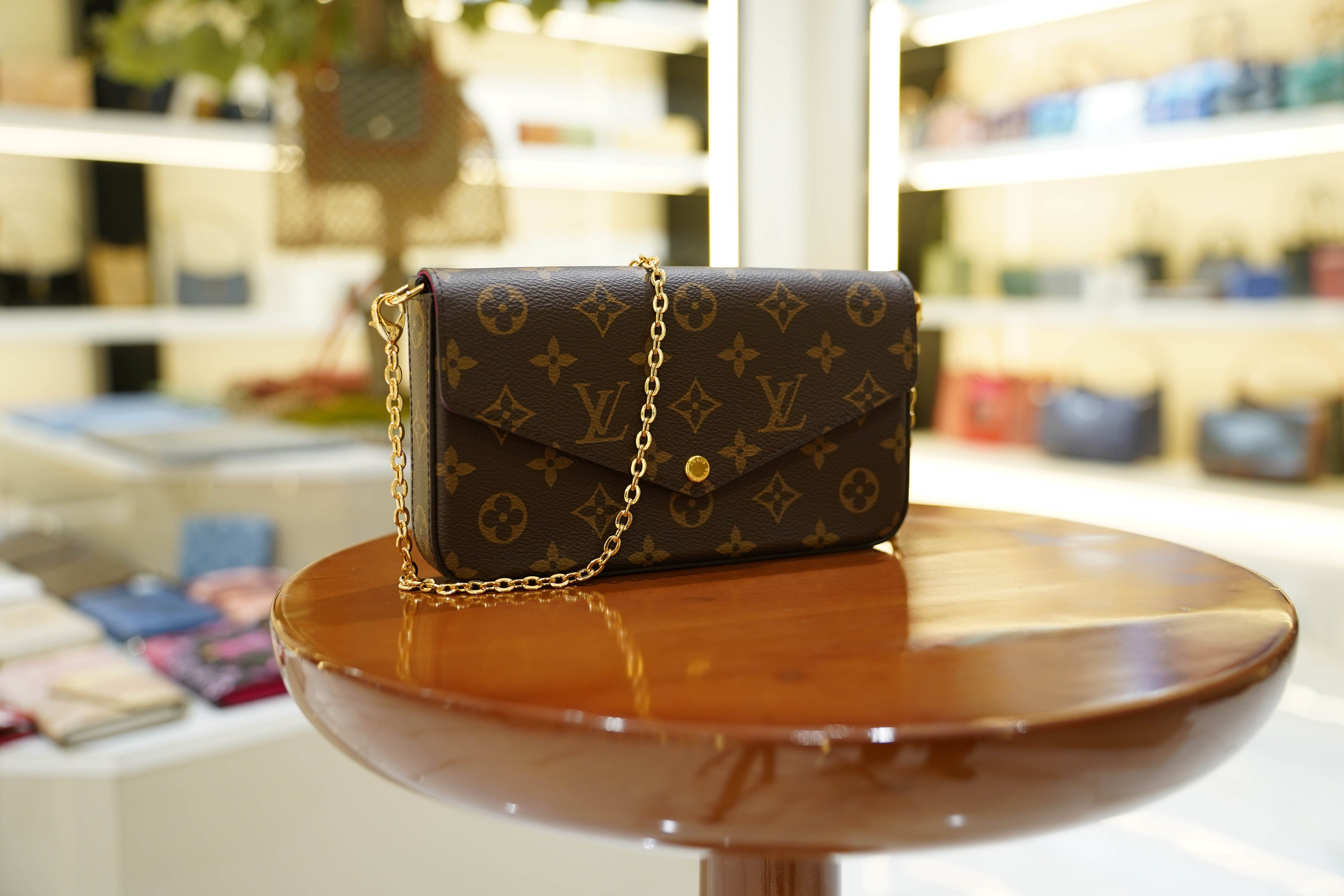 Louis Vuitton | Pochette Metis – Canvas – Brown – Gold Hardware