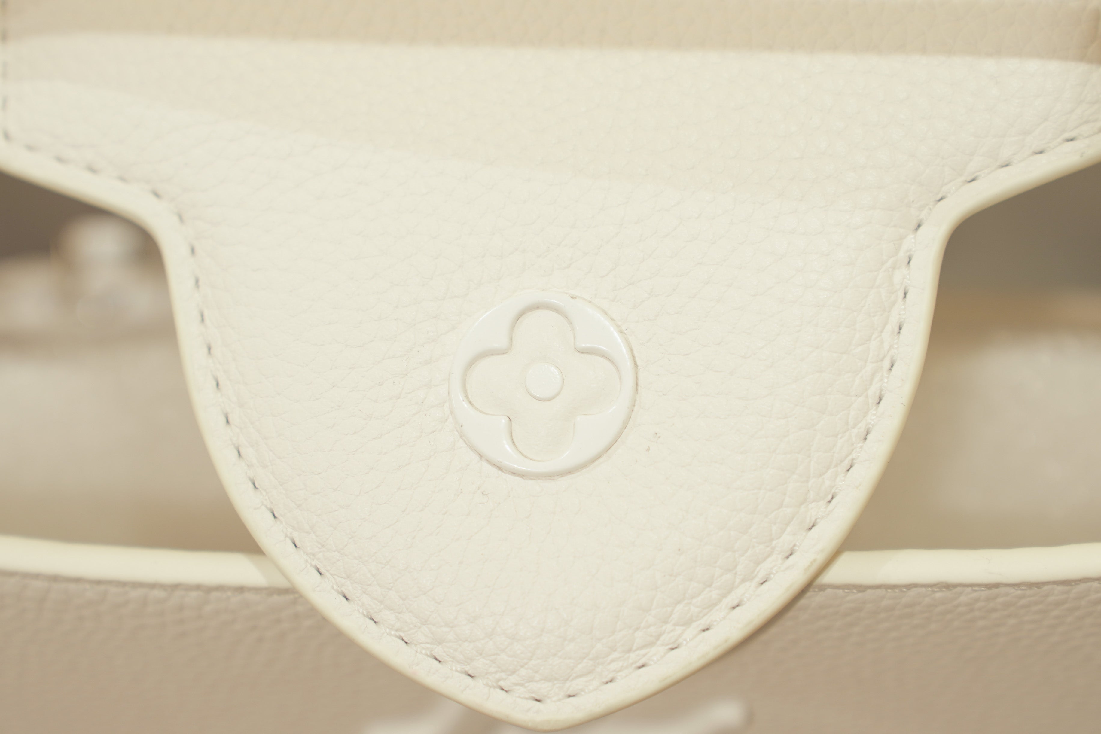 Louis Vuitton | Capucines – Leather – White – Silver Hardware