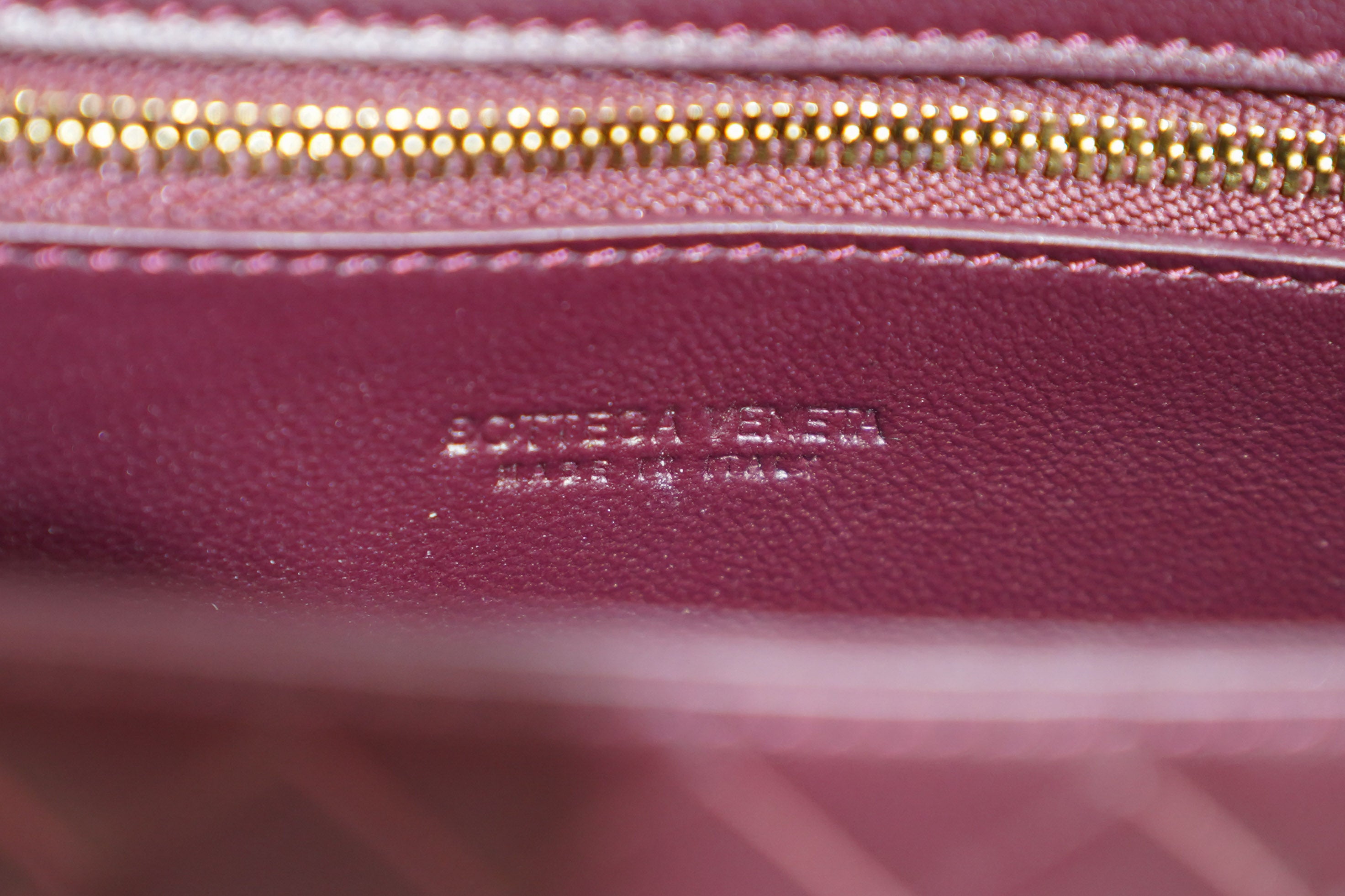 Bottega Veneta | Andiamo-Clutch – Leather – Bordeaux – Gold Hardware