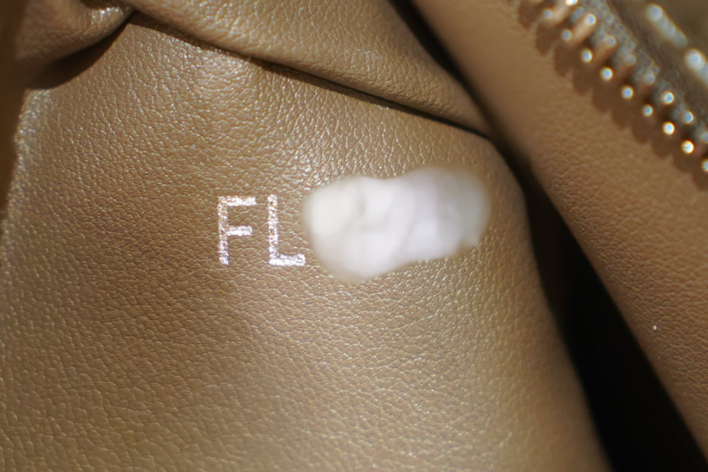 Louis Vuitton | Capucines – Crocodile Leather – Grey – Silver Hardware