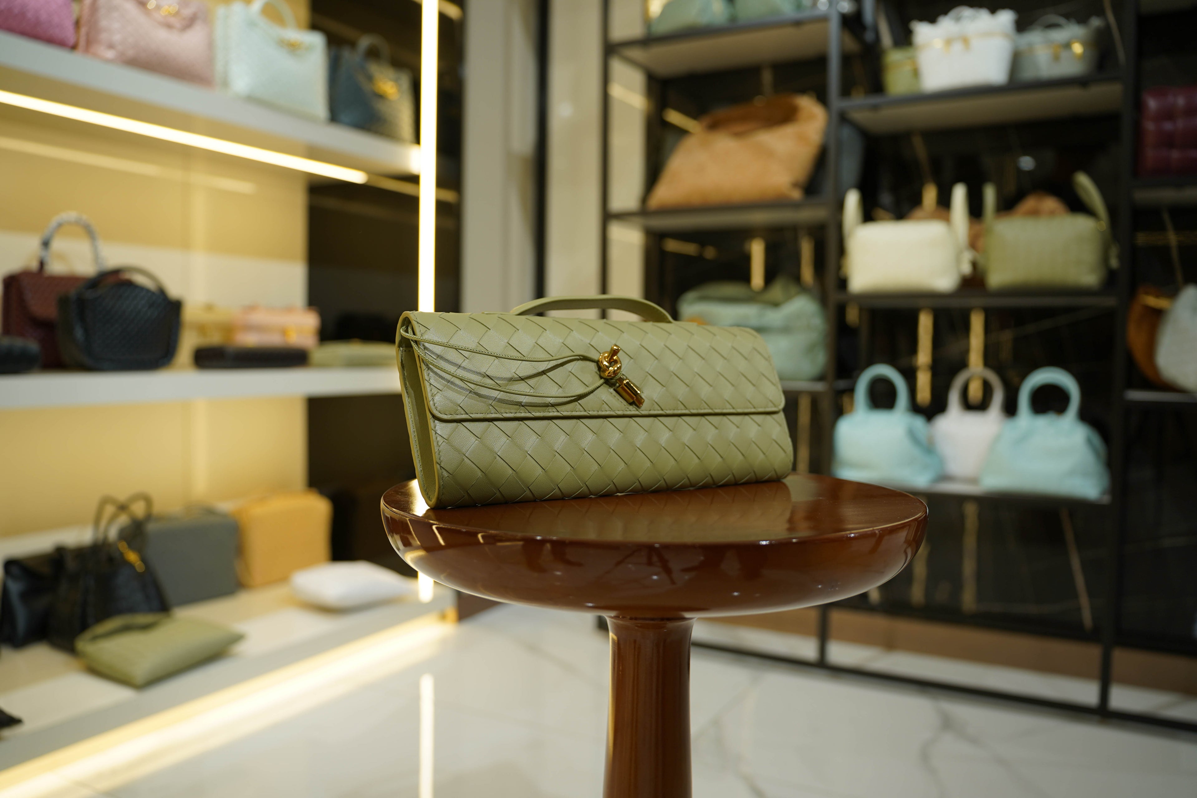 Bottega Veneta | Andiamo Clutch Long – Leather – Verde Oliva – Gold Hardware