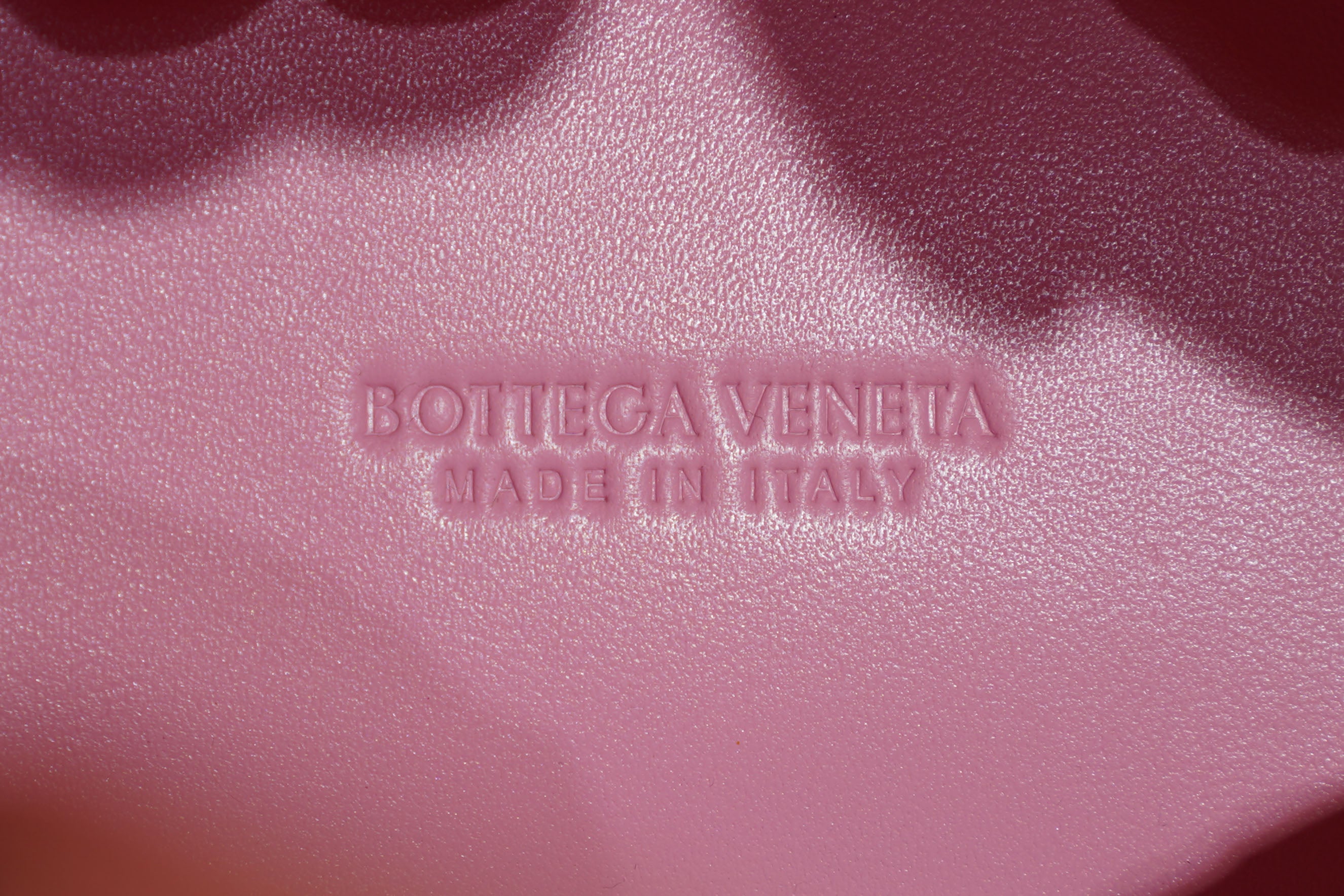 Bottega Veneta | Andiamo – Intrecciato – Rosa – Gold Hardware