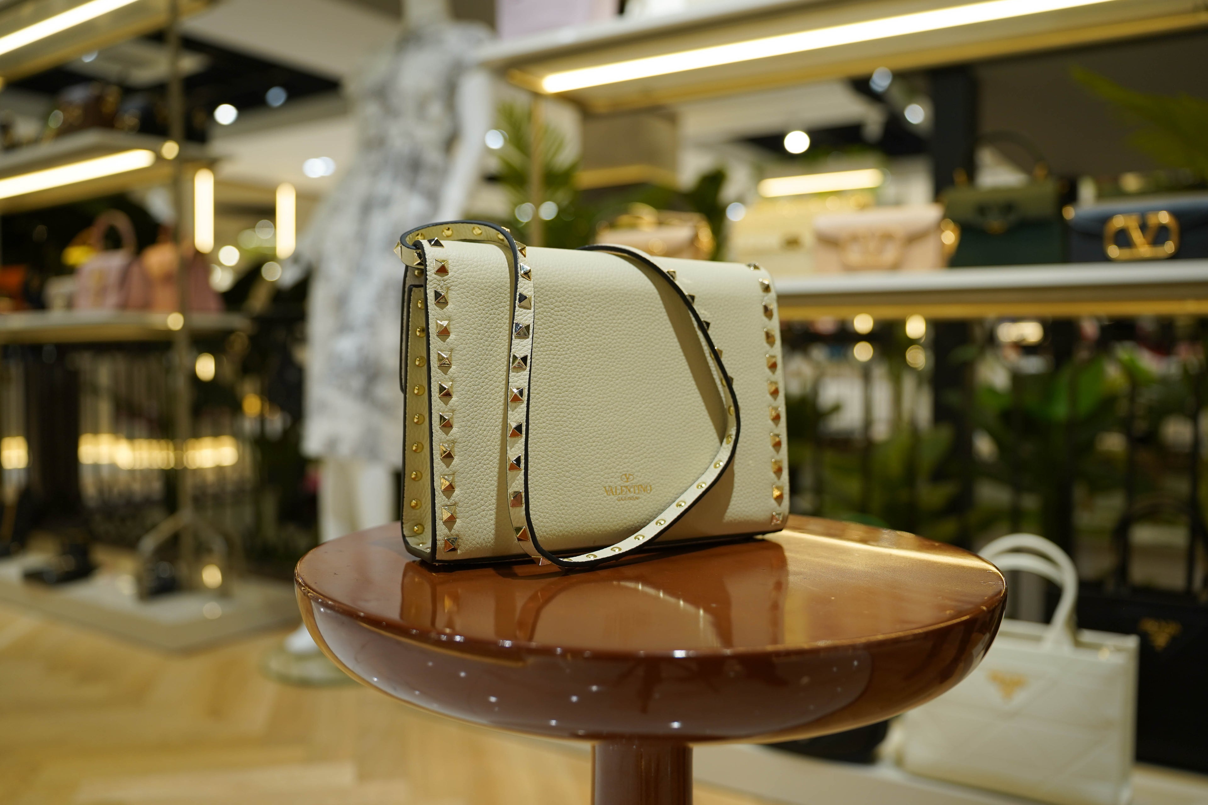 Valentino | Rockstud – Leather – Beige – Gold Hardware