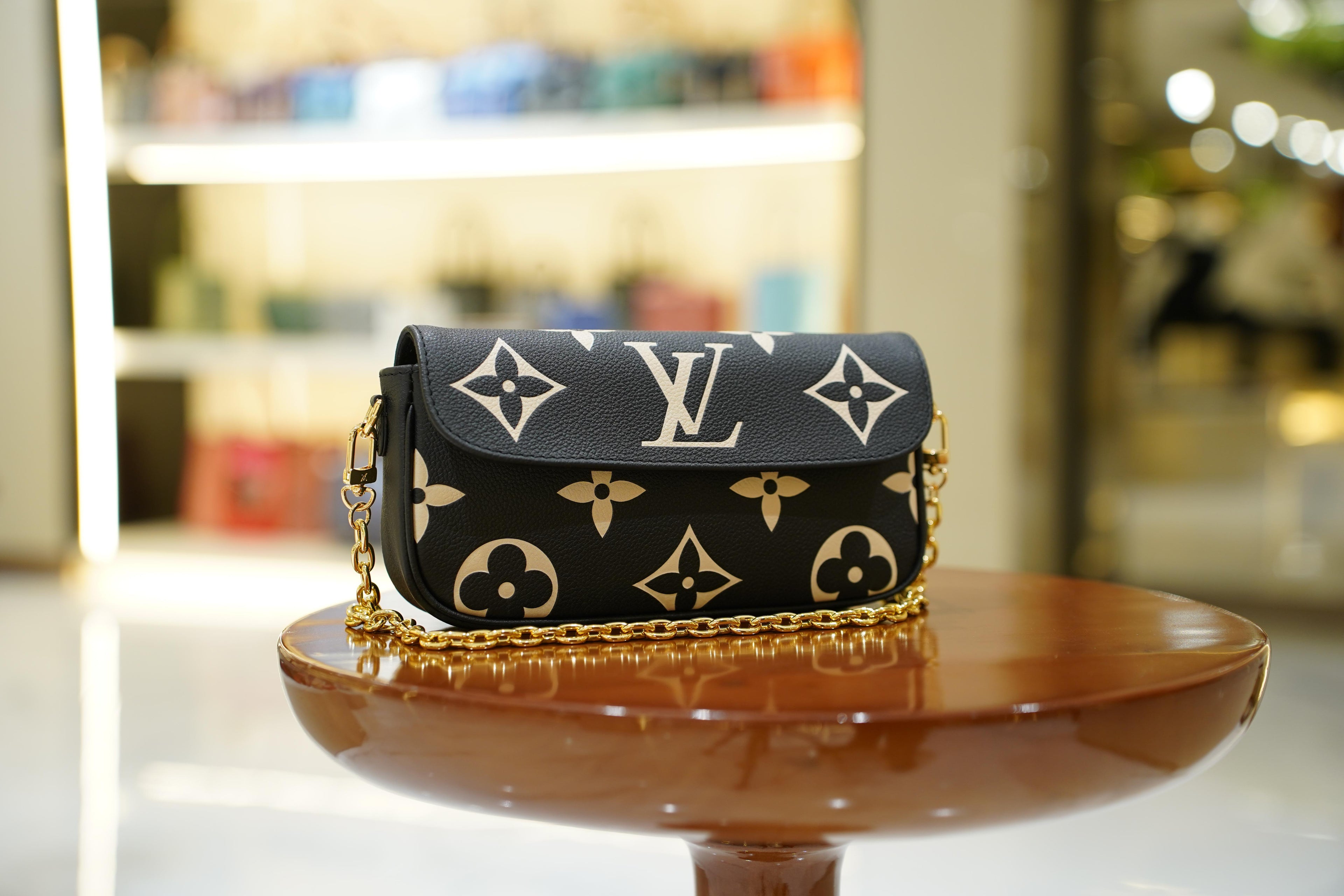 Louis Vuitton | Twist – Canvas – Black – Gold Hardware
