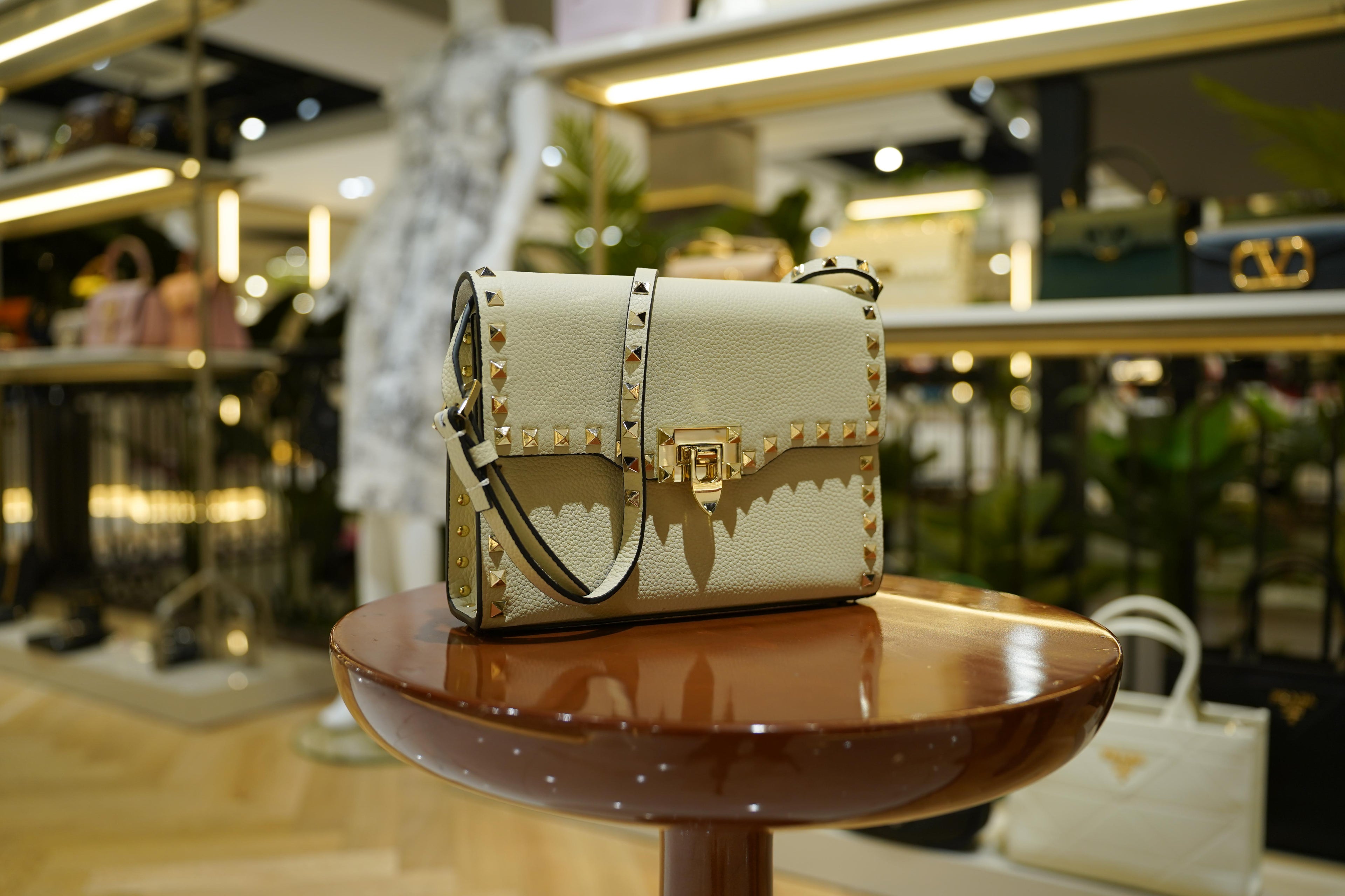 Valentino | Rockstud – Leather – Beige – Gold Hardware