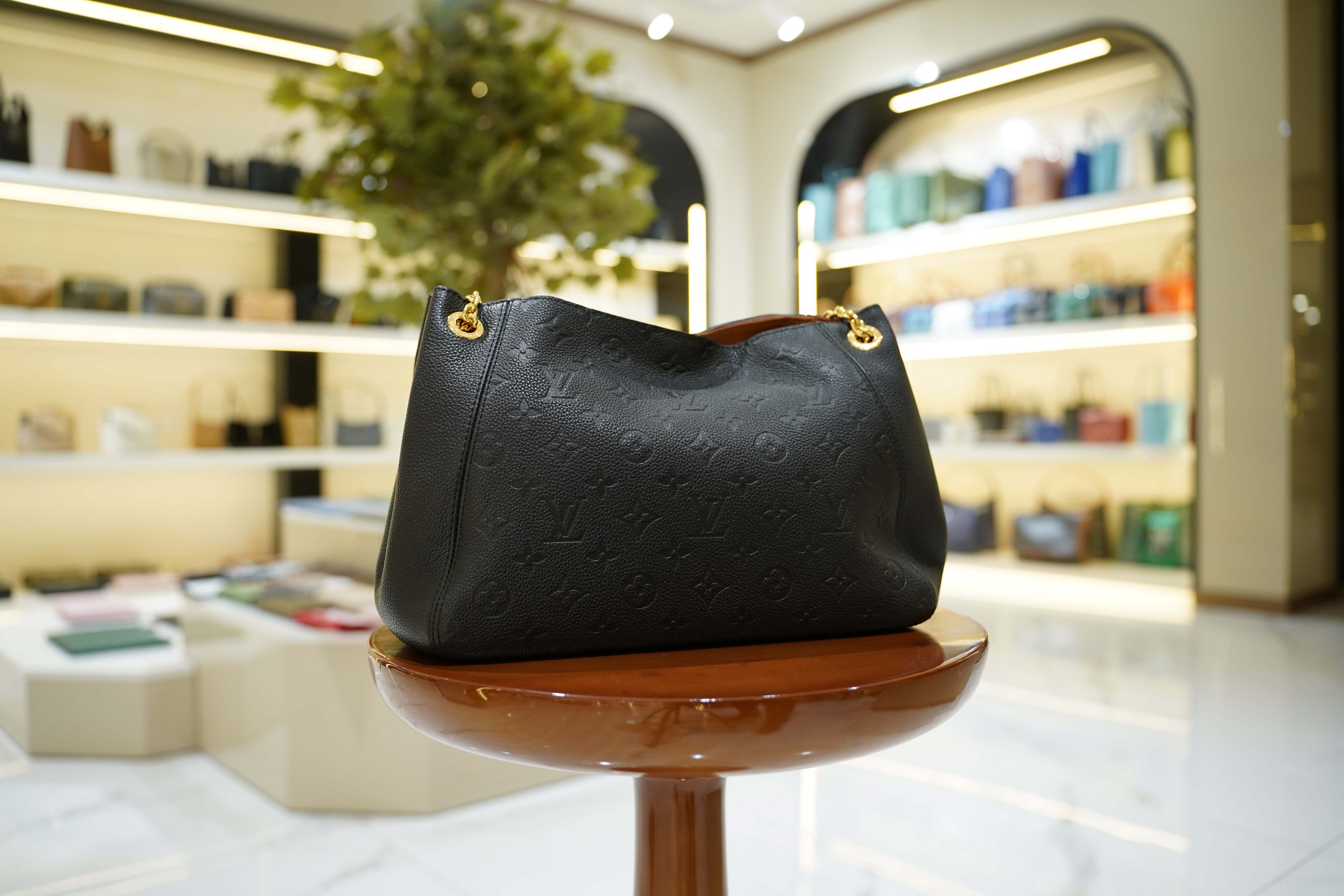 Louis Vuitton | Neverfull – Monogram Canvas – Black – Gold Hardware