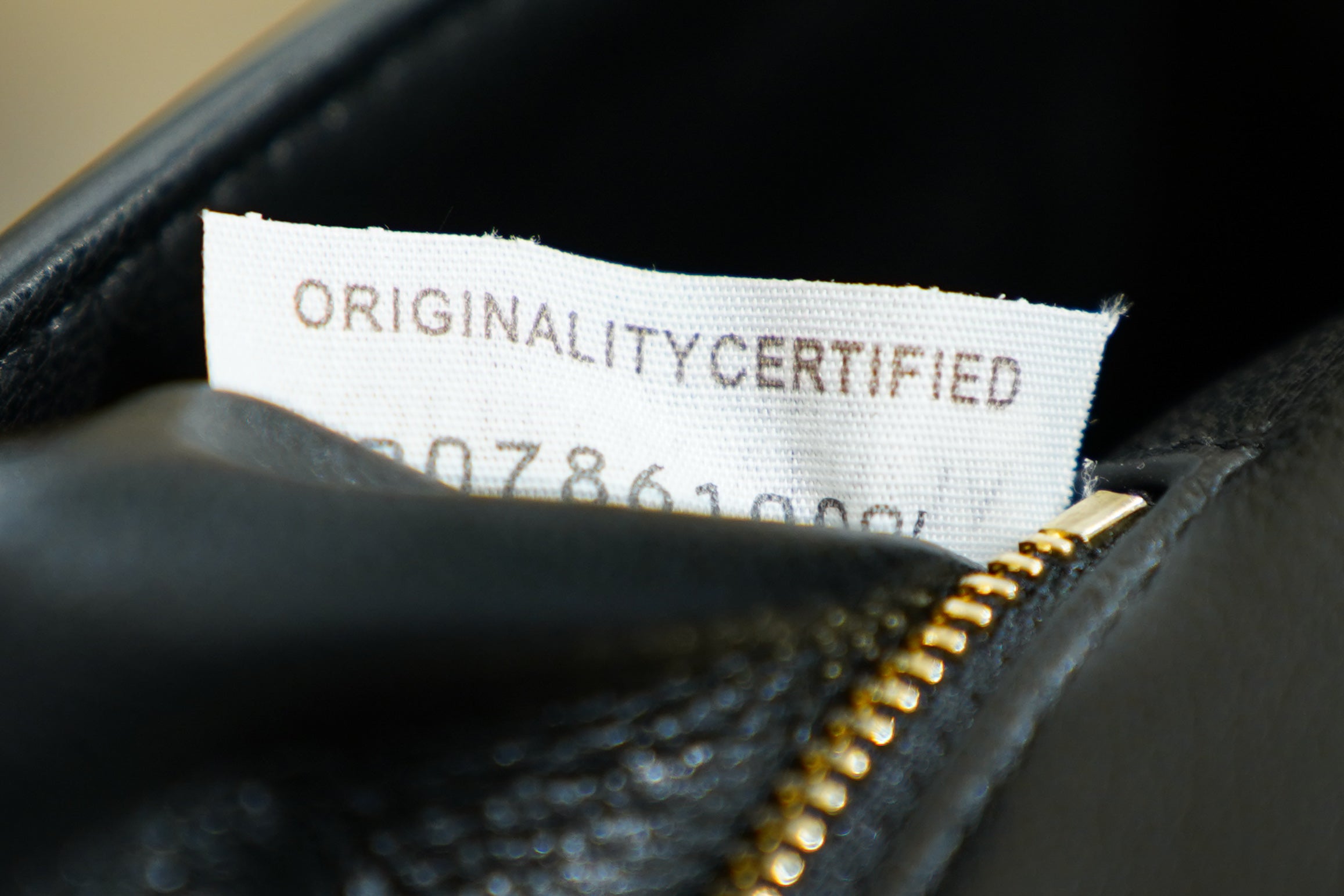 Bottega Veneta | Andiamo-Clutch – Leather – Black – Gold Hardware