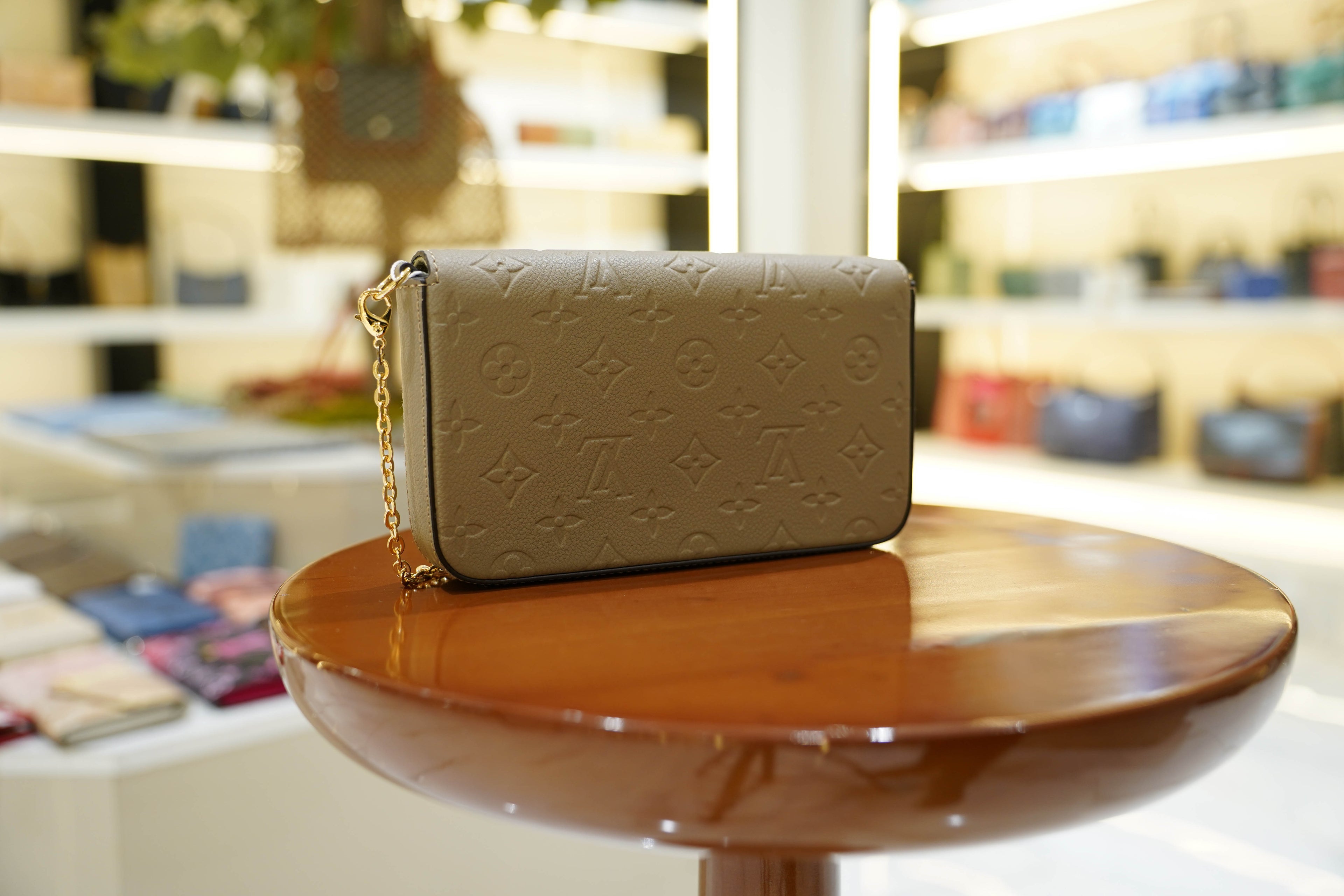 Louis Vuitton | Pochette Metis – Monogram Empreinte – Khaki – Gold Hardware