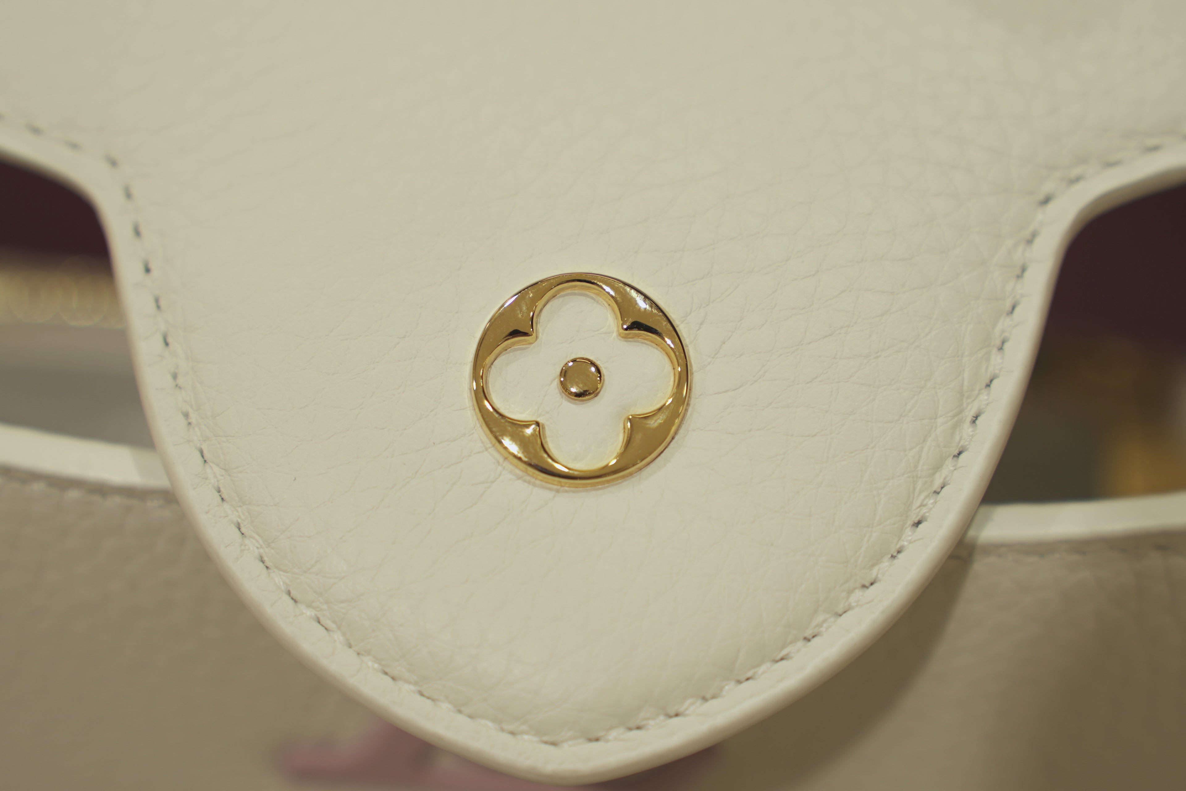 Louis Vuitton | Capucines – Leather – White – Gold Hardware