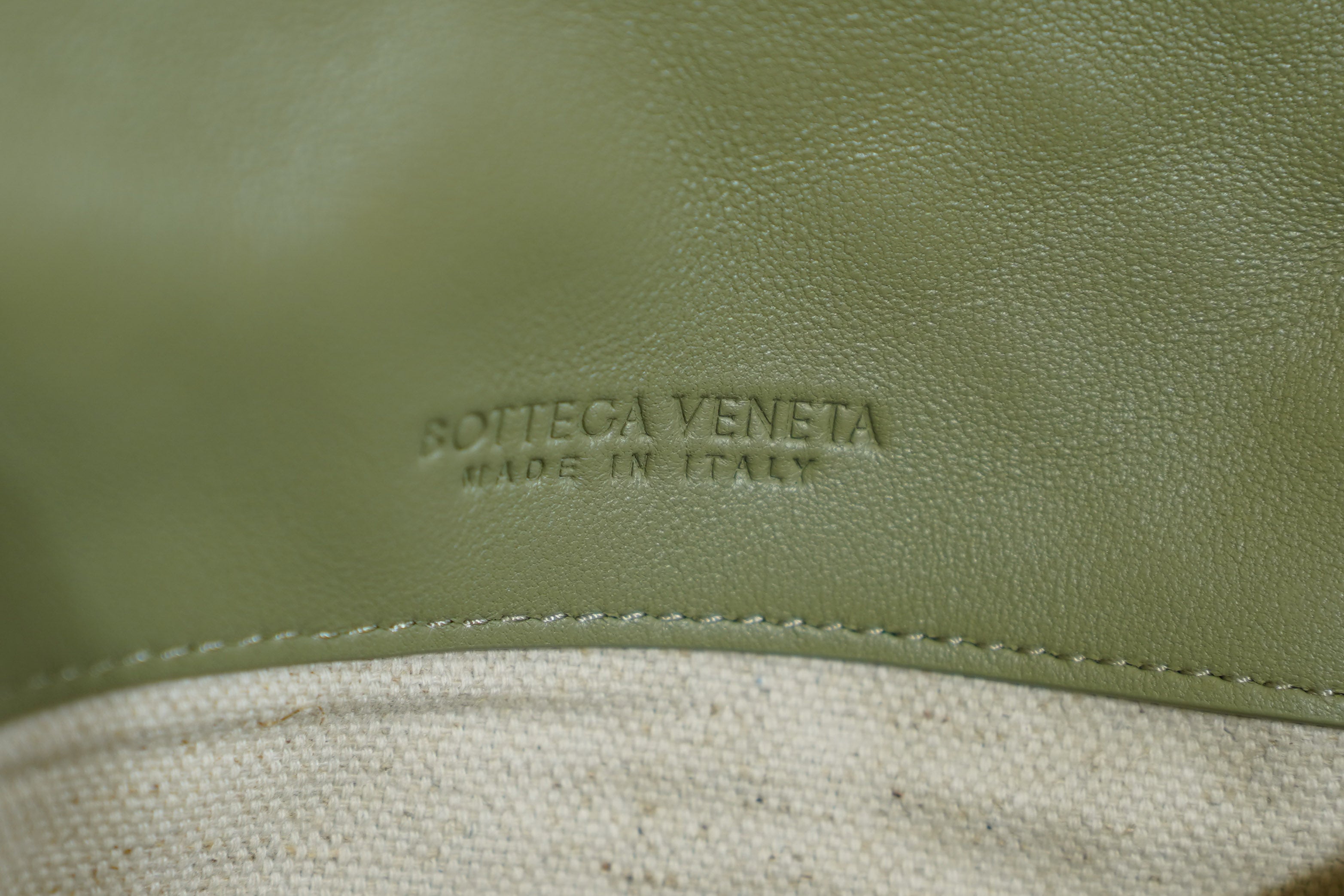 Bottega Veneta | Cobble-Messenger – Leather – Green – Gold Hardware
