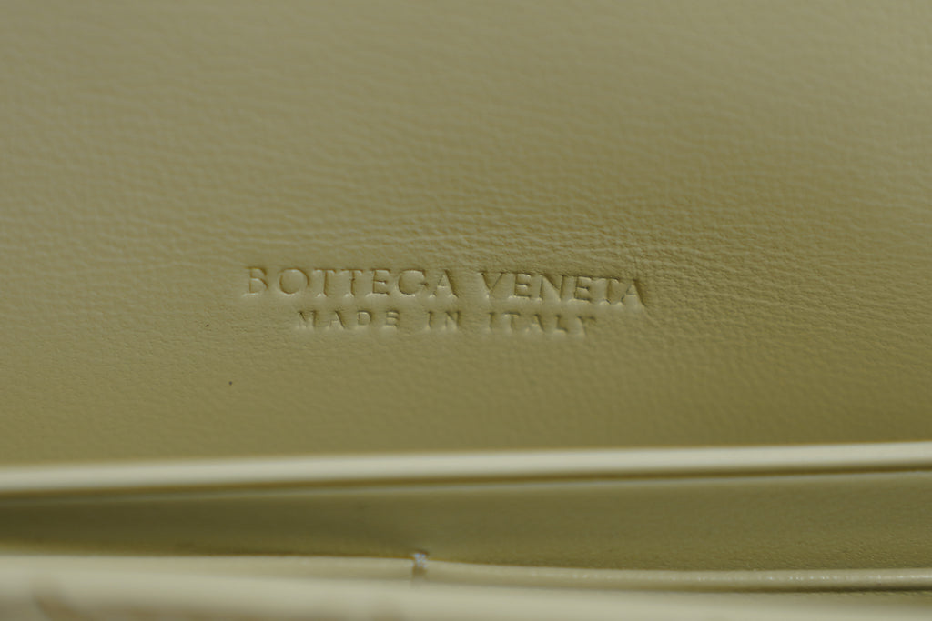 Bottega Veneta | Andiamo Clutch Long – Intrecciato – Cream – Gold Hardware