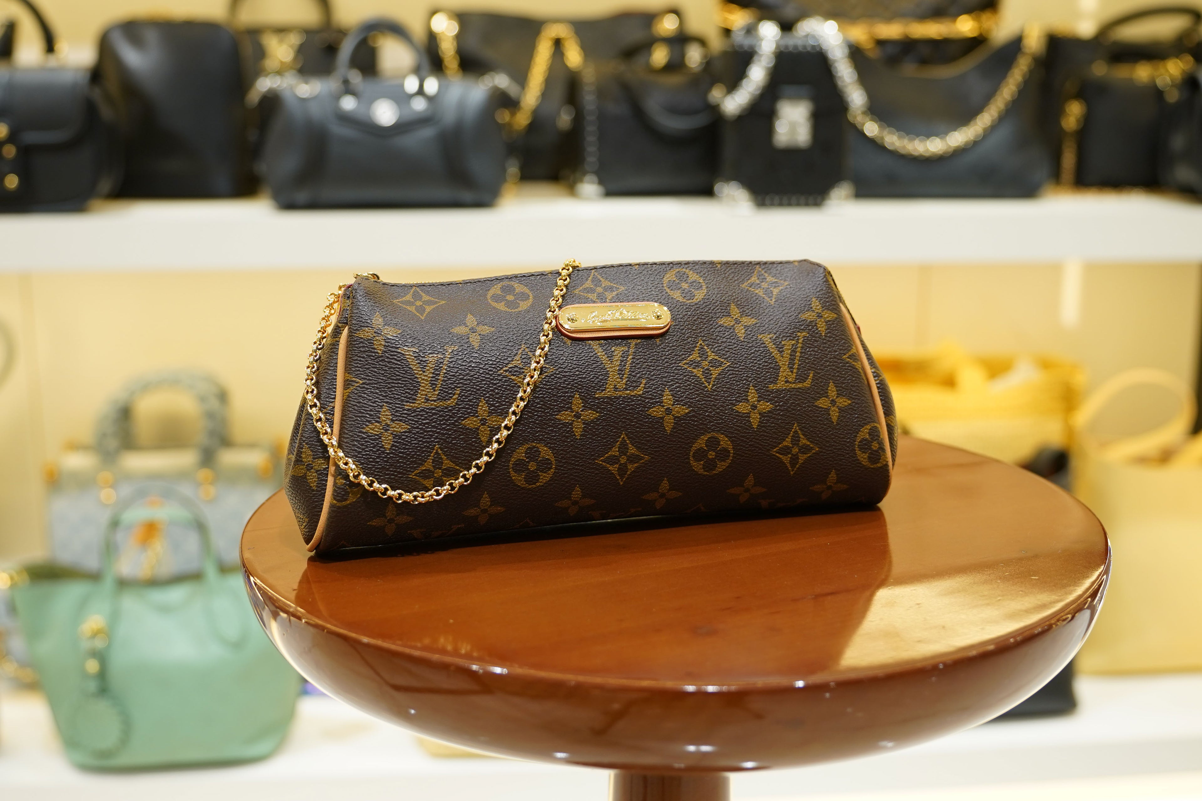 Louis Vuitton | Pochette Metis – Canvas – Brown – Gold Hardware