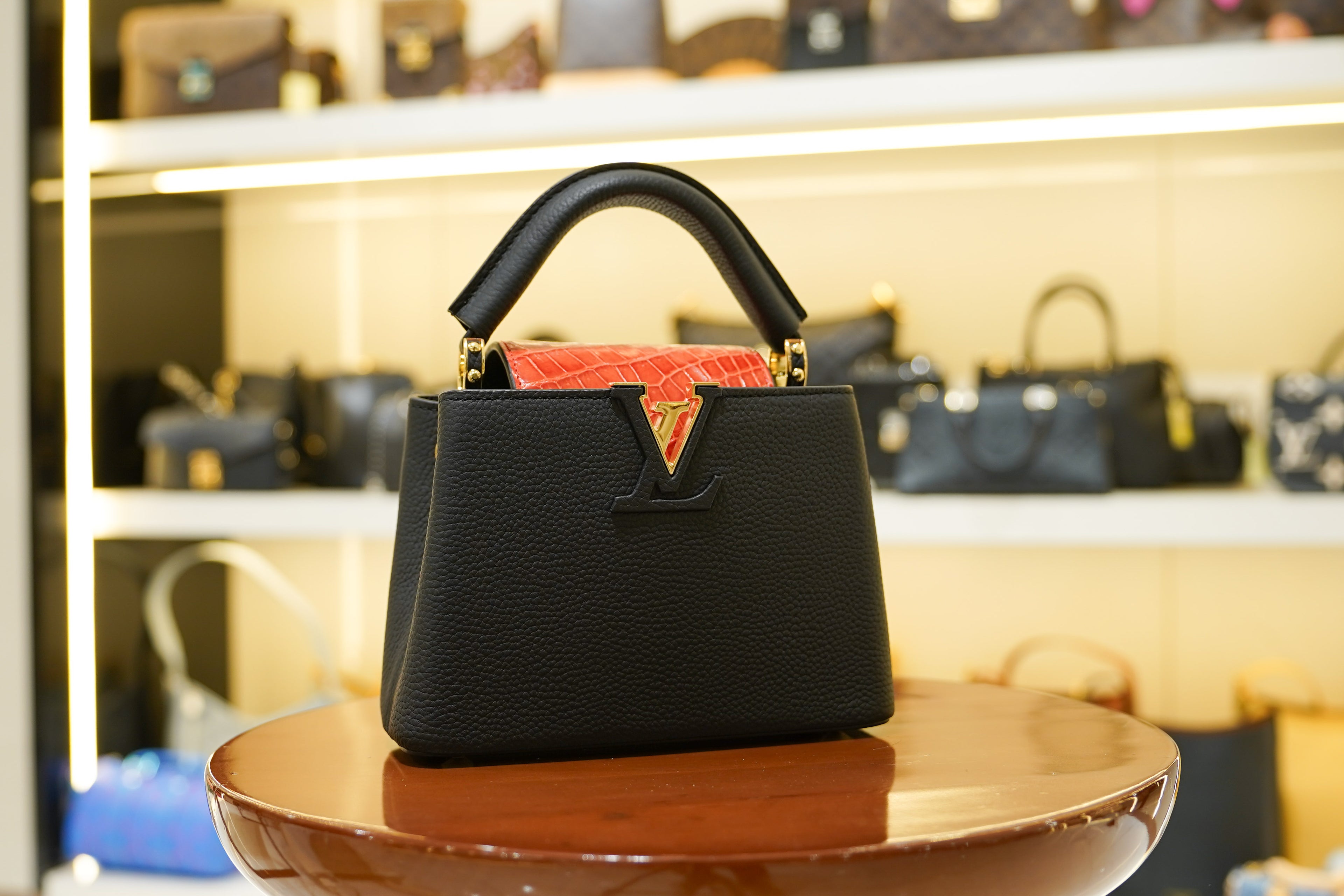 Louis Vuitton | Capucines Medium – Leather – Black – Gold Hardware