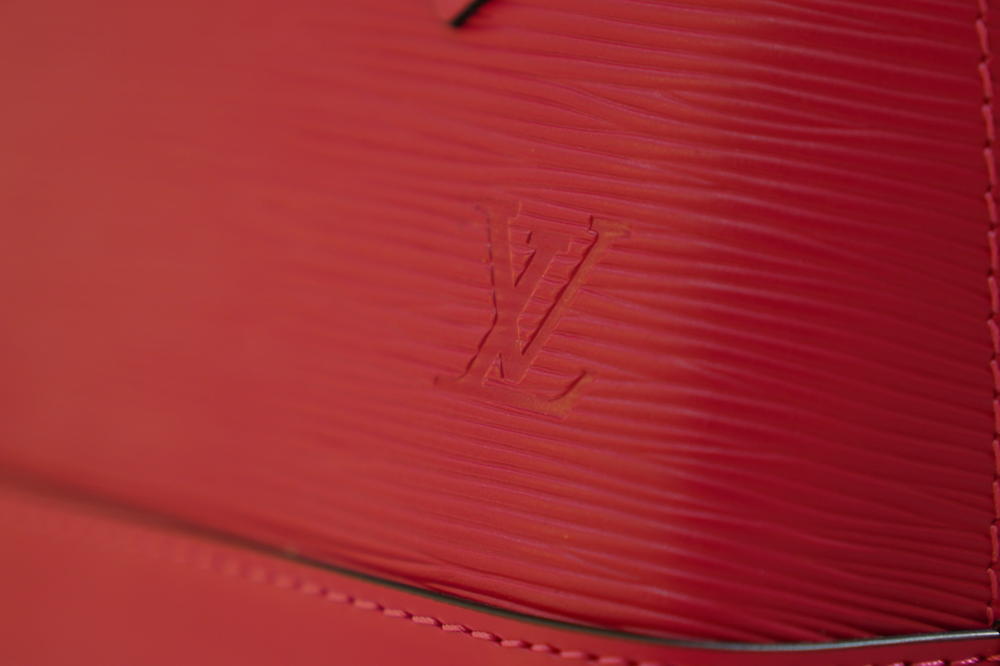 Louis Vuitton | Alma BB – Epi Leather – Fuchsia – Gold Hardware