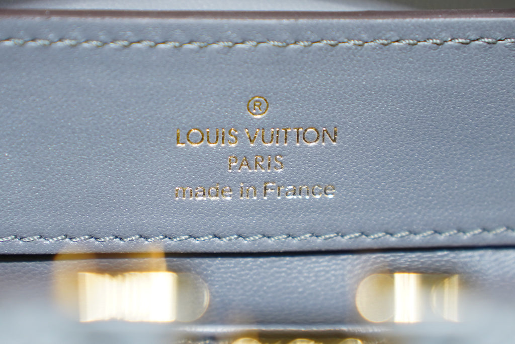 Louis Vuitton | Capucines Medium – Ostrich Leather – Grey – Gold Hardware