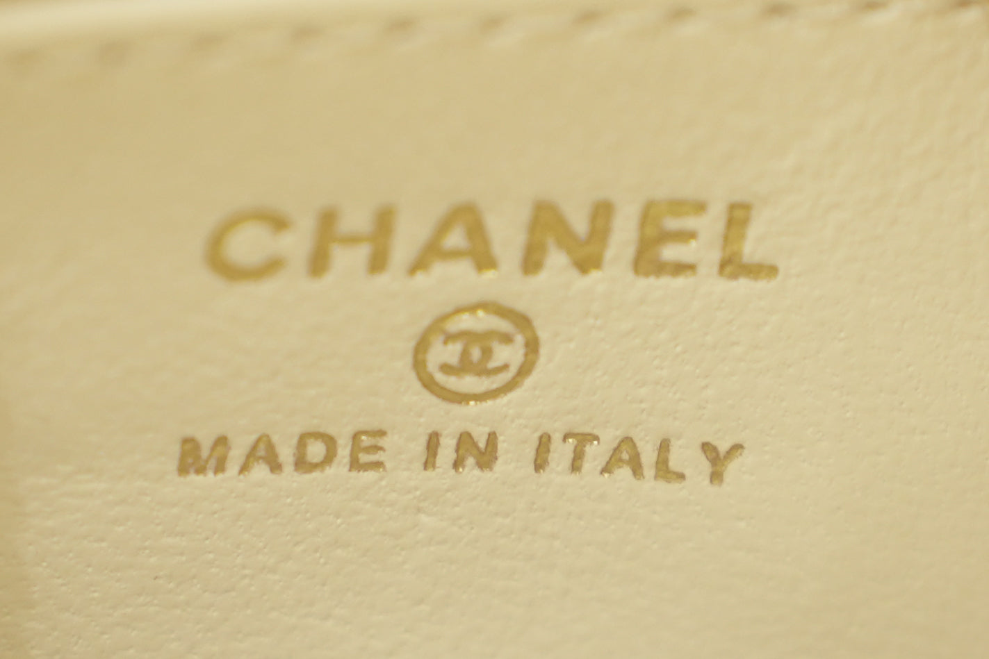 Chanel | Hobo Bag – Lambskin – White – Gold Hardware