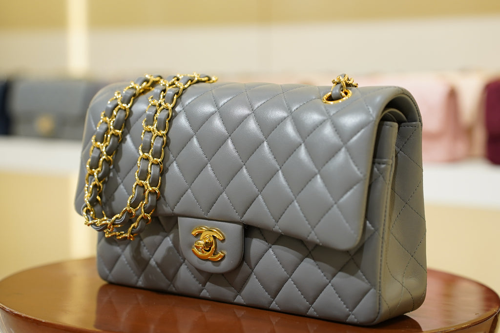 Chanel | Classic Flap Bag – Medium – Lambskin – Grey – Gold Hardware