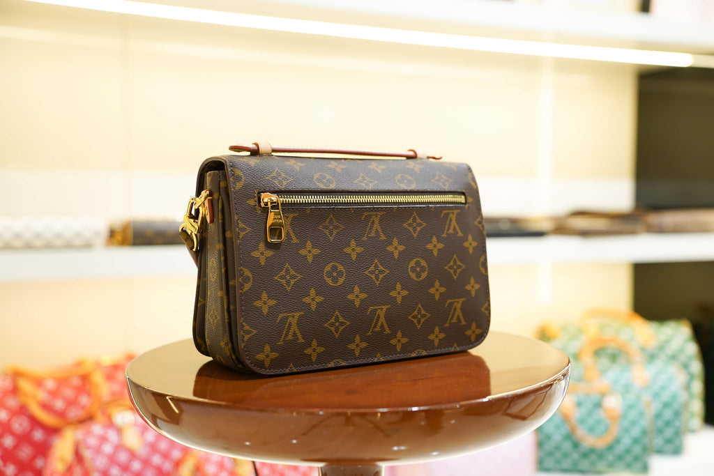 Louis Vuitton | Twist – Canvas – Brown – Gold Hardware