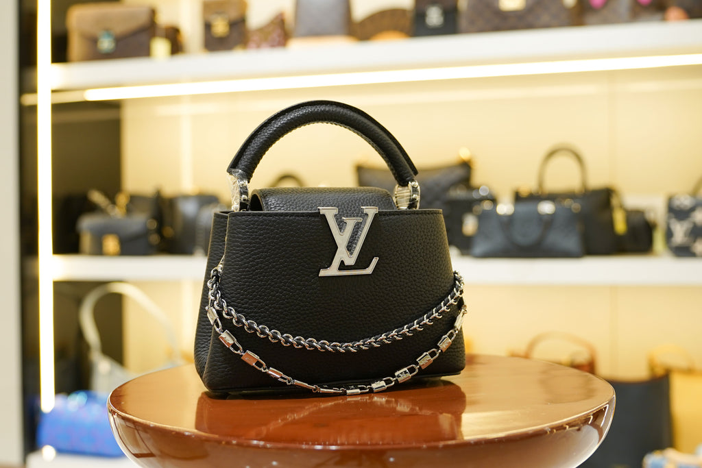 Louis Vuitton | Capucines Medium – Leather – Black – Silver Hardware
