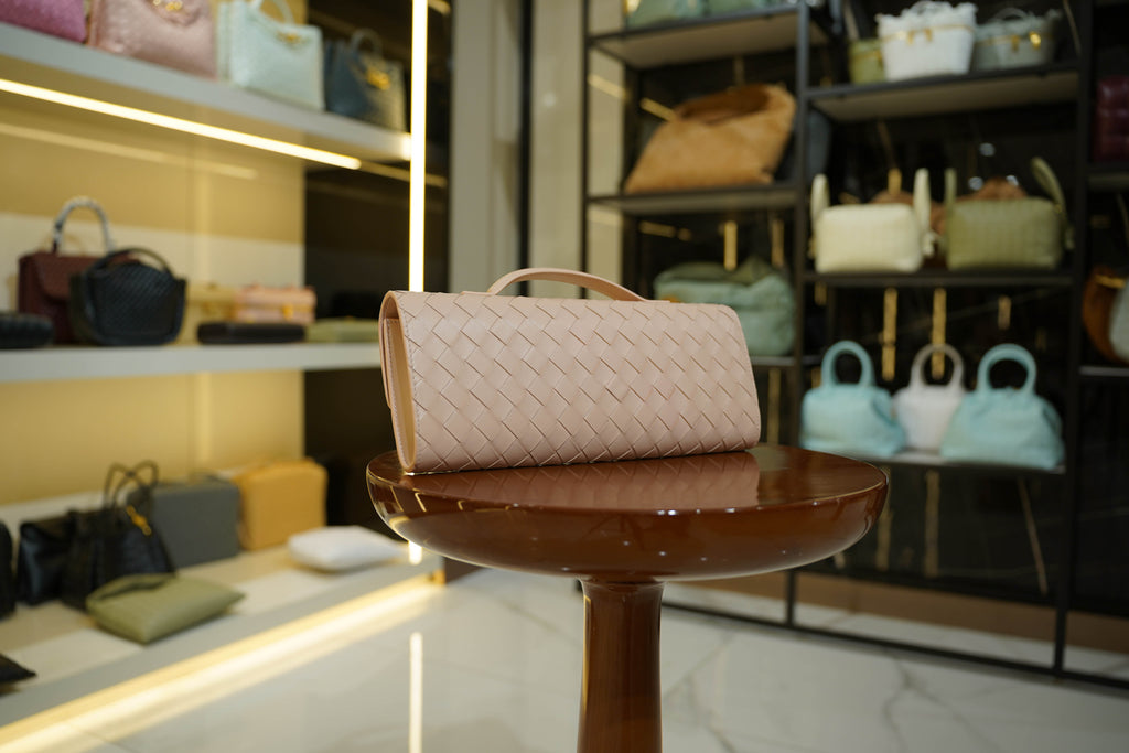 Bottega Veneta | Andiamo Clutch Long – Intrecciato – Rose Poudre – Gold Hardware