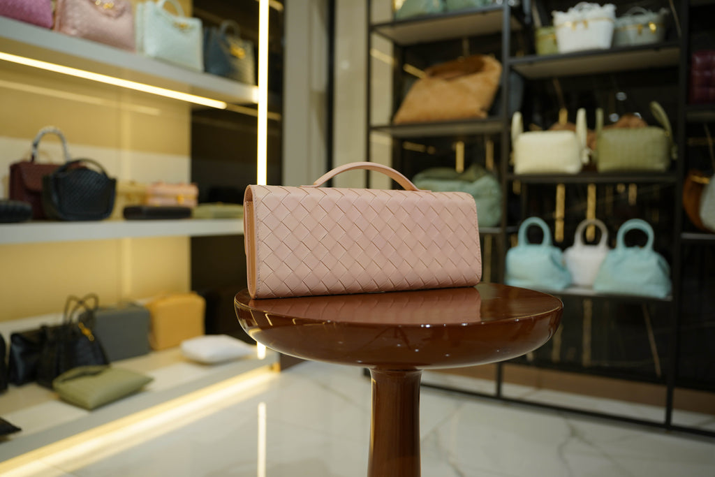 Bottega Veneta | Andiamo Clutch Long – Leather – Blush – Gold Hardware
