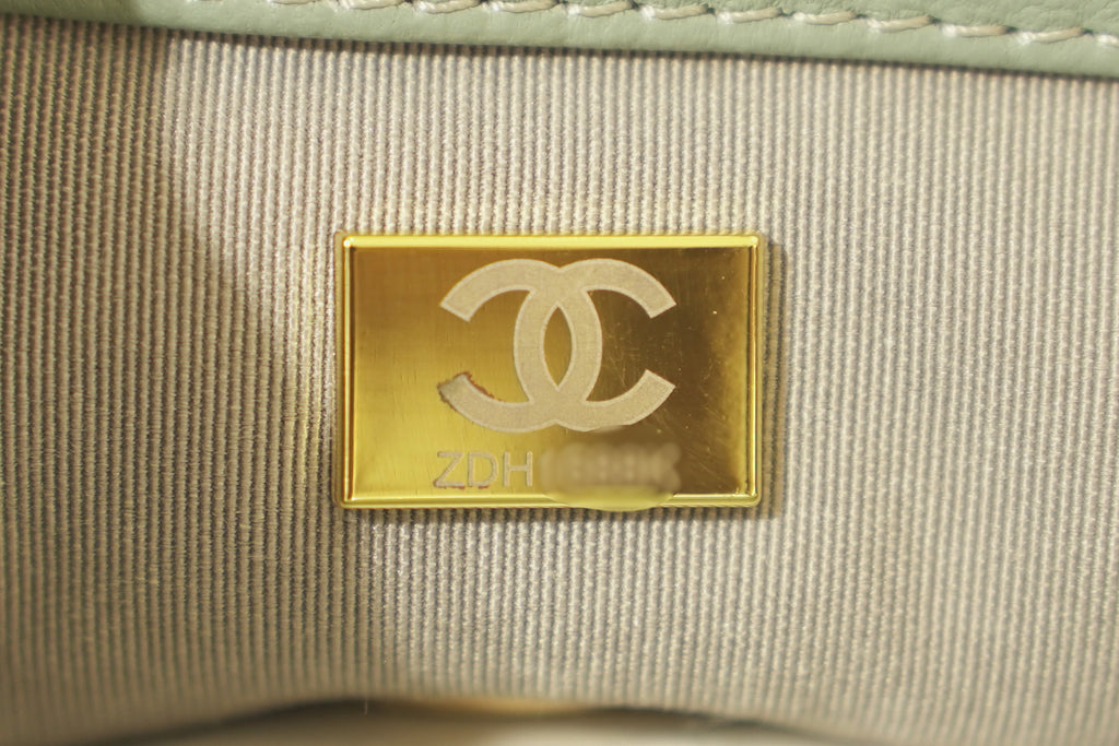 Chanel | Chanel 19 – Lambskin – Light Blue – Gold Hardware