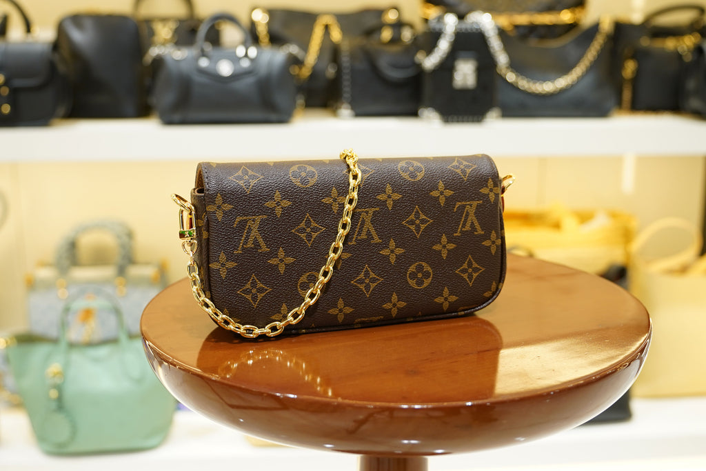 Louis Vuitton | Pochette Métis – Canvas – Monogram – Gold Hardware