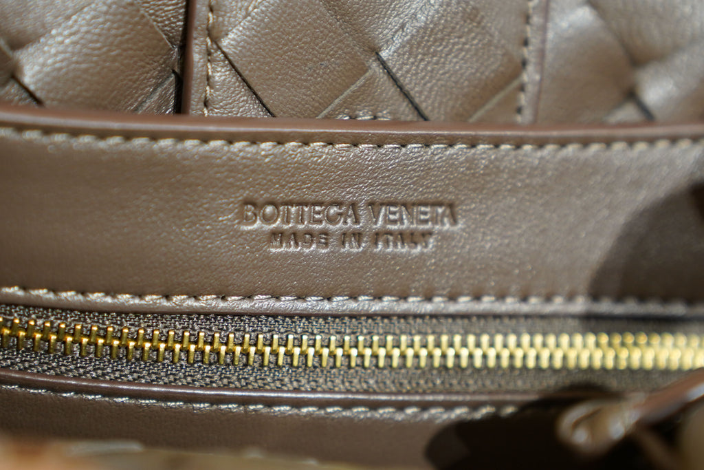 Bottega Veneta | Andiamo – Leather – Beige – Gold Hardware
