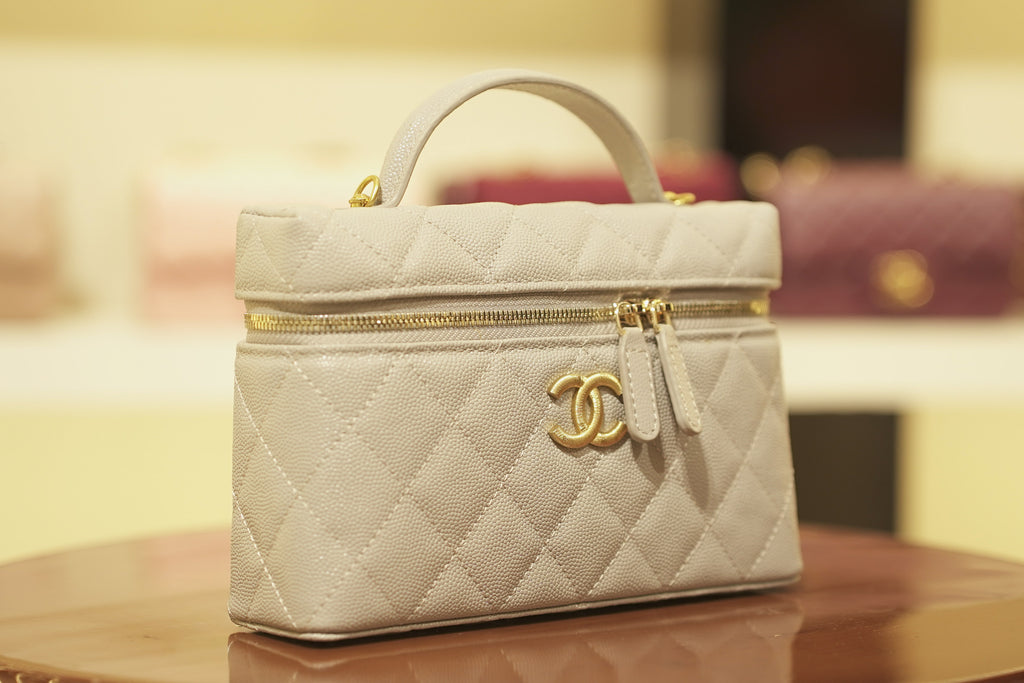 Chanel | Vanity Medium – Caviar Leather – Grey – Gold Hardware