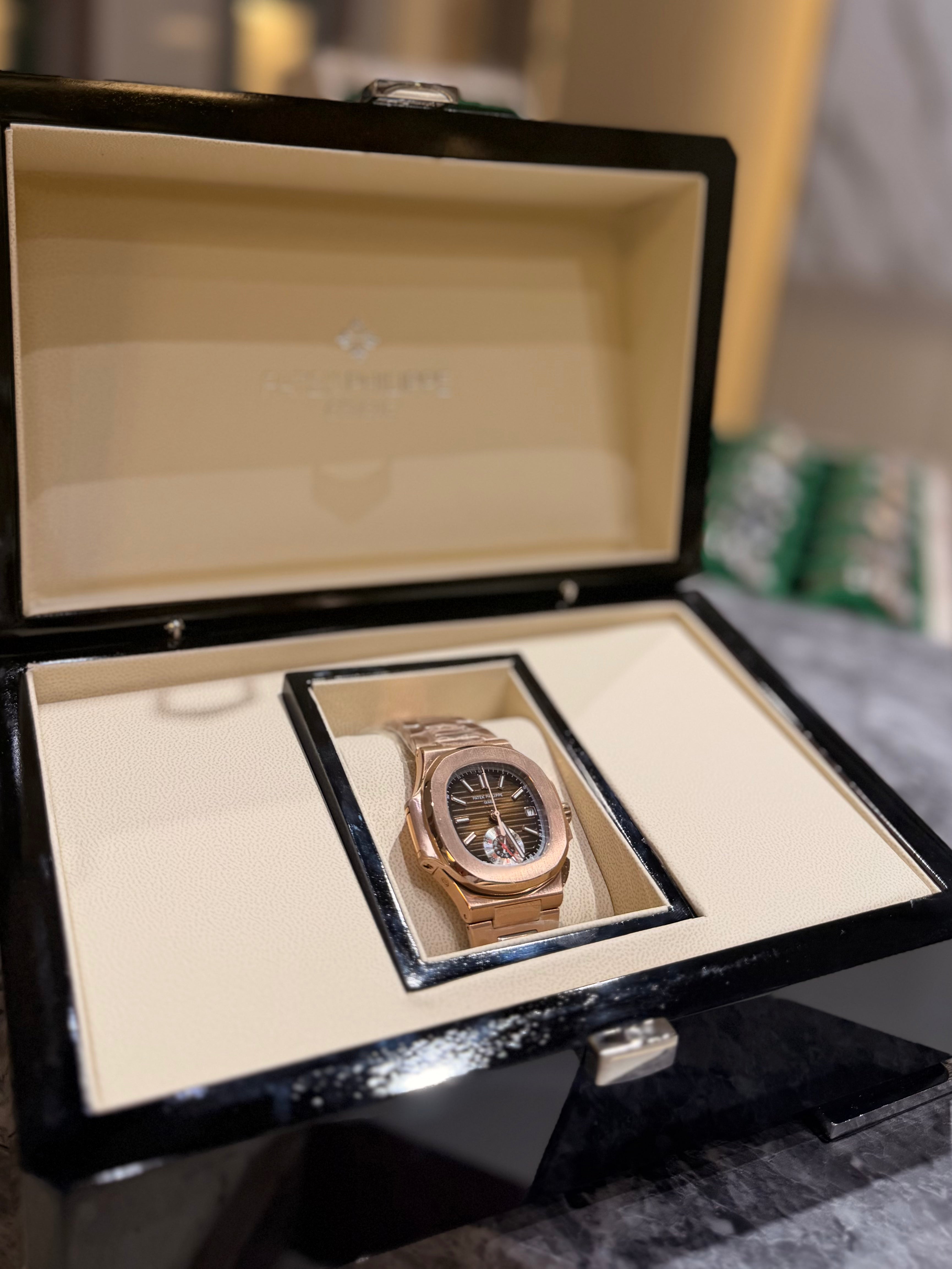 Patek Philippe | Nautilus Chronograph – Rose Gold – Grey Dial – Rose Gold Bracelet