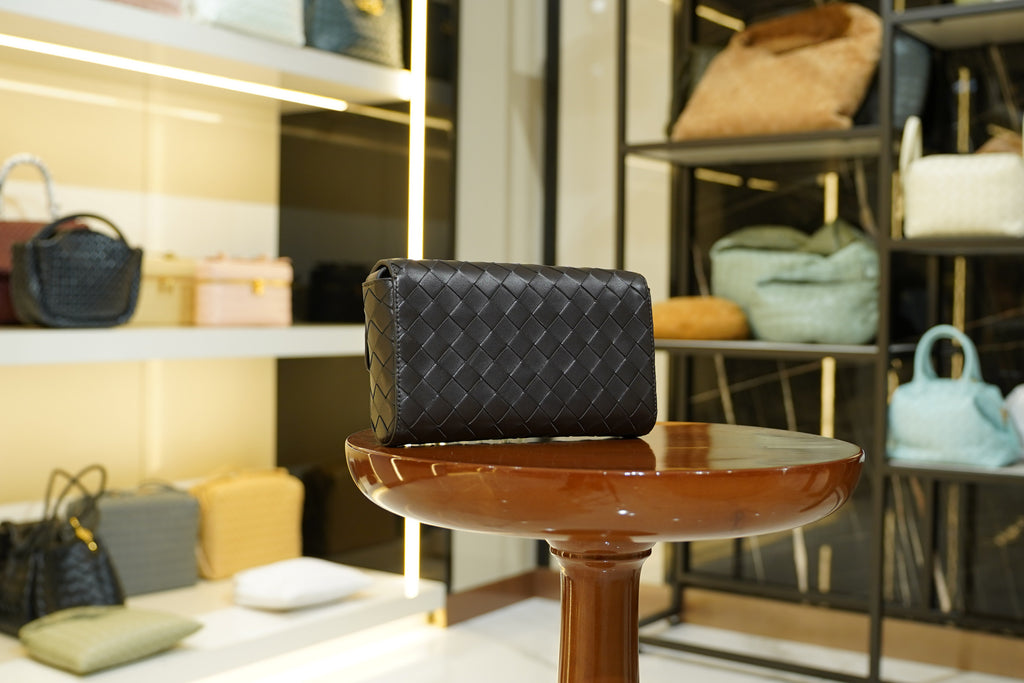 Bottega Veneta | Andiamo-Clutch – Leather – Black – Gold Hardware