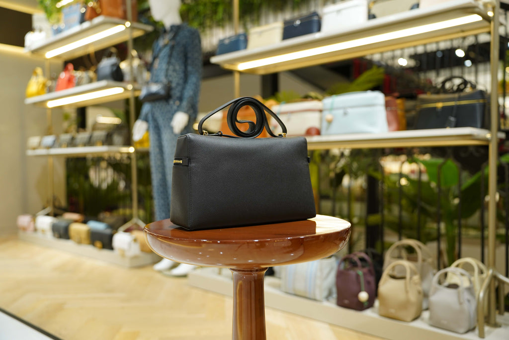 Loro Piana | Extra Bag L27 – Leather – Black – Gold Hardware