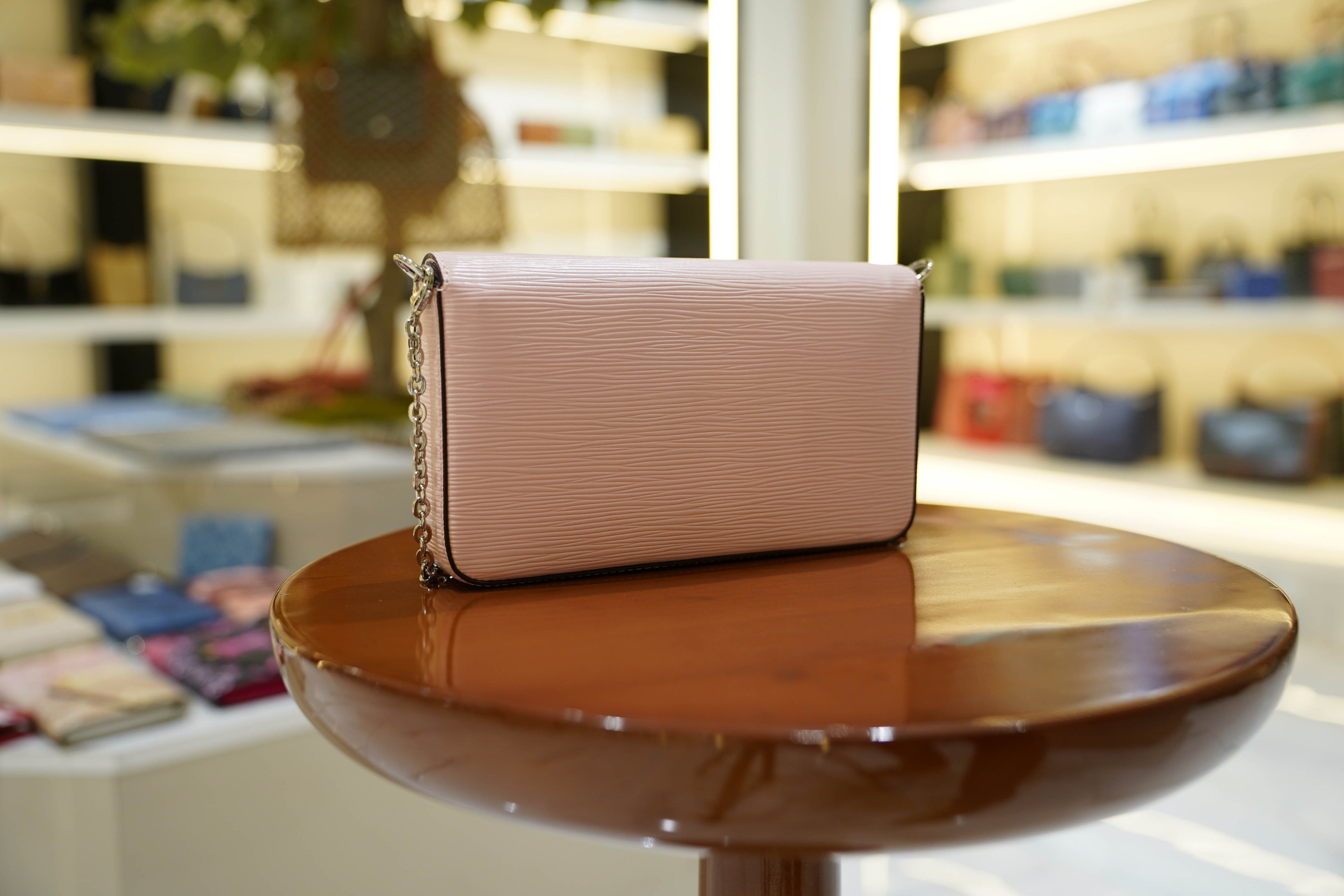 Louis Vuitton | Pochette Métis – Epi Leather – Rose Ballerine – Gold Hardware