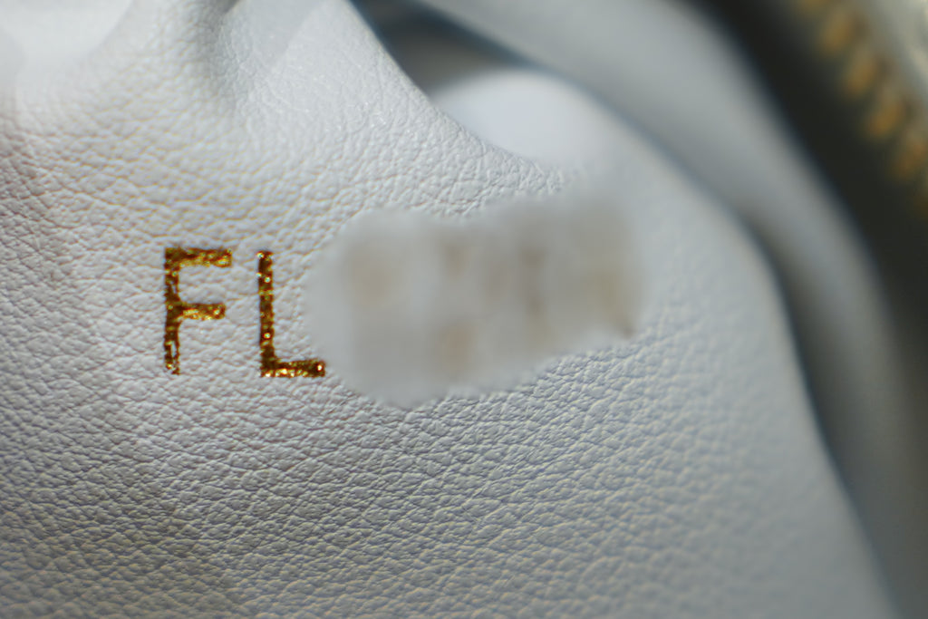 Louis Vuitton | Capucines – Crocodile Leather – White – Gold Hardware