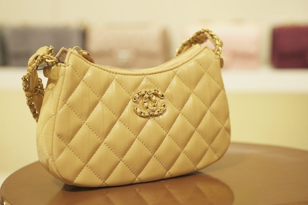 Chanel | Hobo Bag – Lambskin – Beige – Gold Hardware