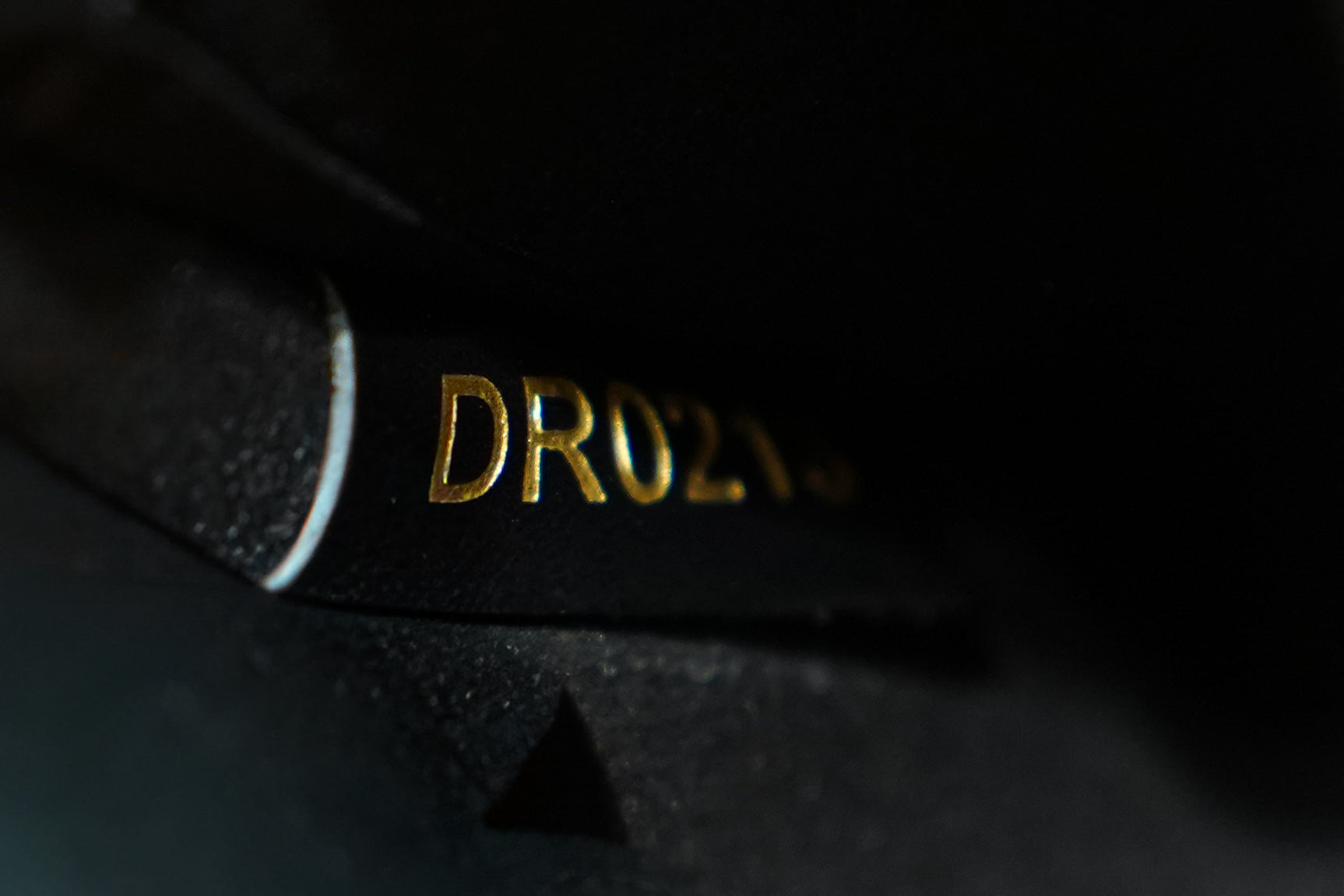 Louis Vuitton | Capucines – Leather – Black – Gold Hardware